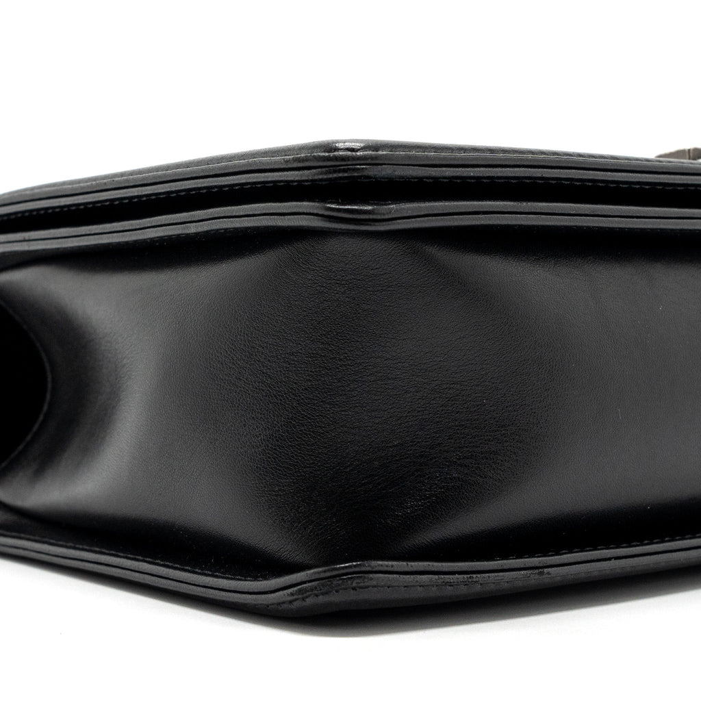 chanel-new-medium-boy-bag-lambskin-black-ruthenium-hardware