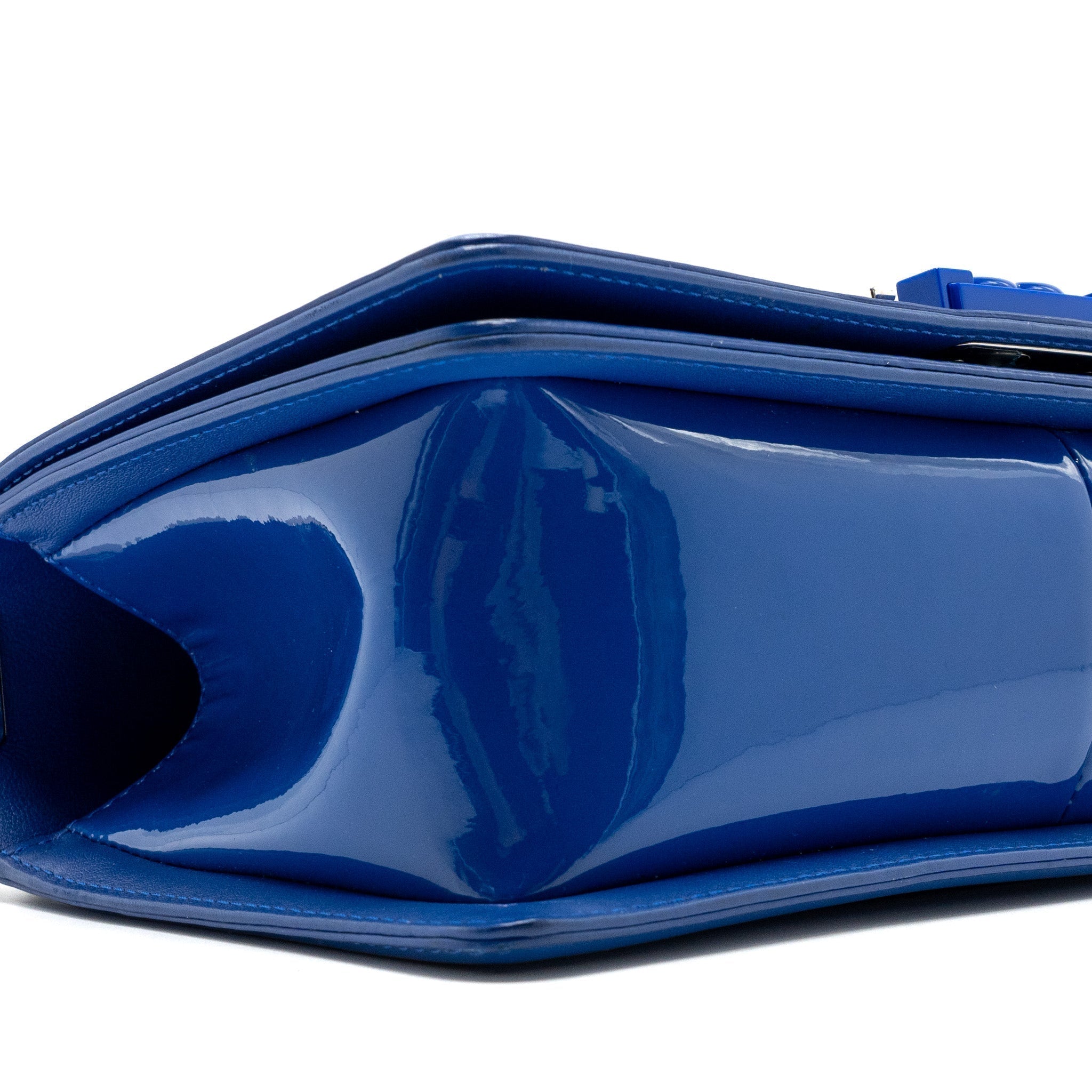chanel-medium-boy-bag-patent-dark-blue-shw