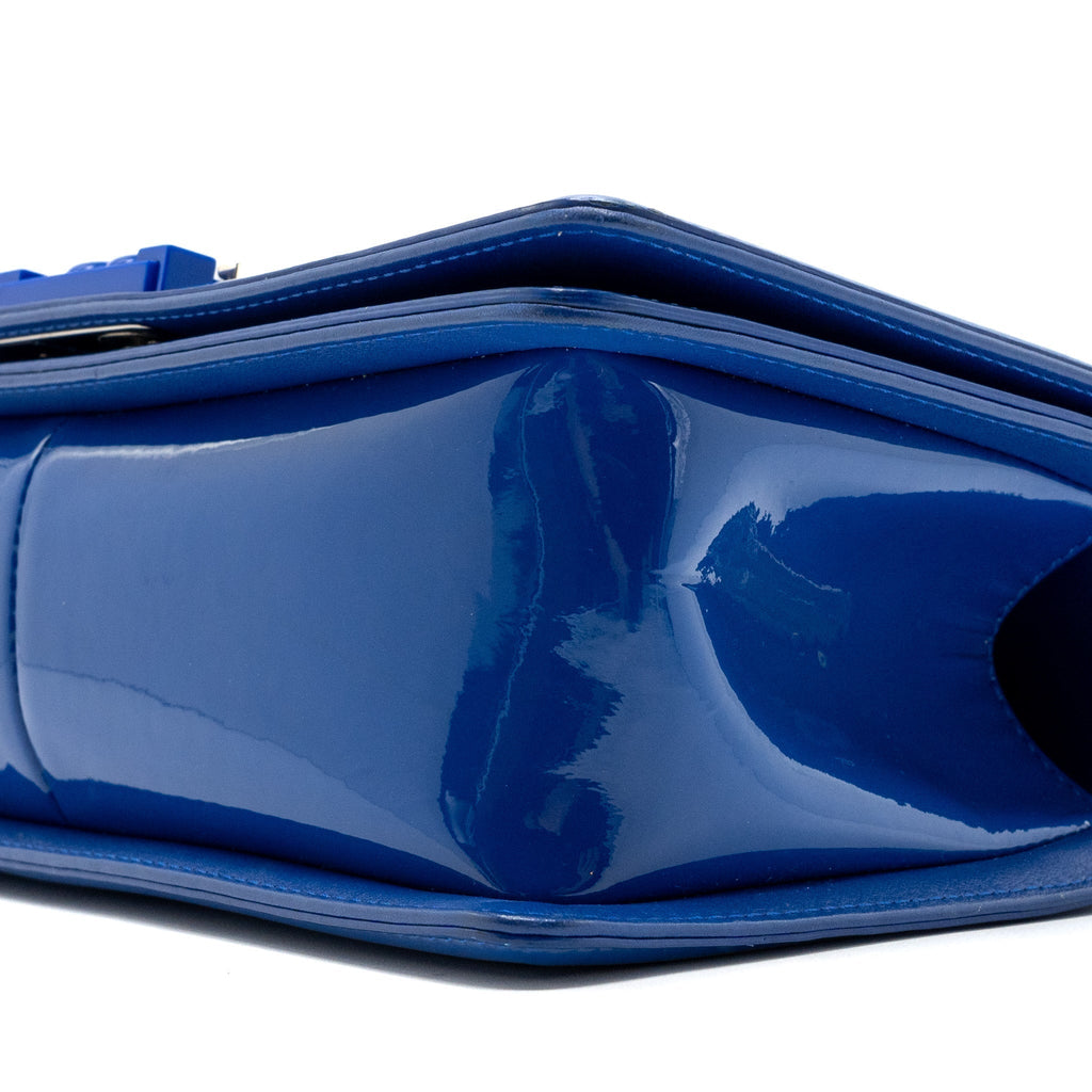 chanel-medium-boy-bag-patent-dark-blue-shw
