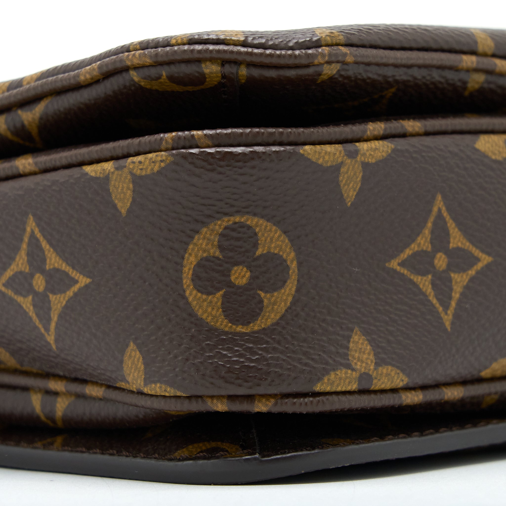 louis-vuitton-pochette-metis-monogram-canvas-ghw-8