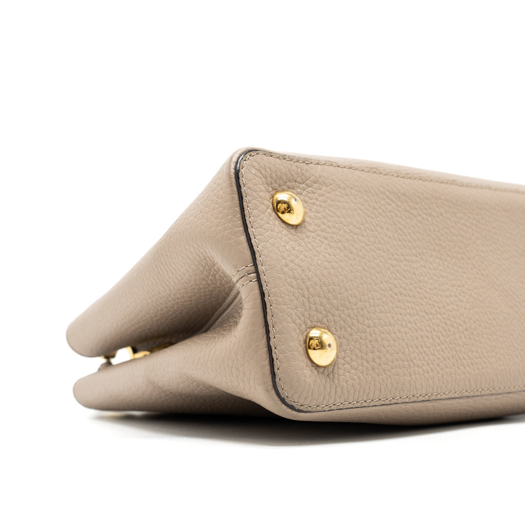 louis-vuitton-capucines-mm-taurillon-light-grey-ghw