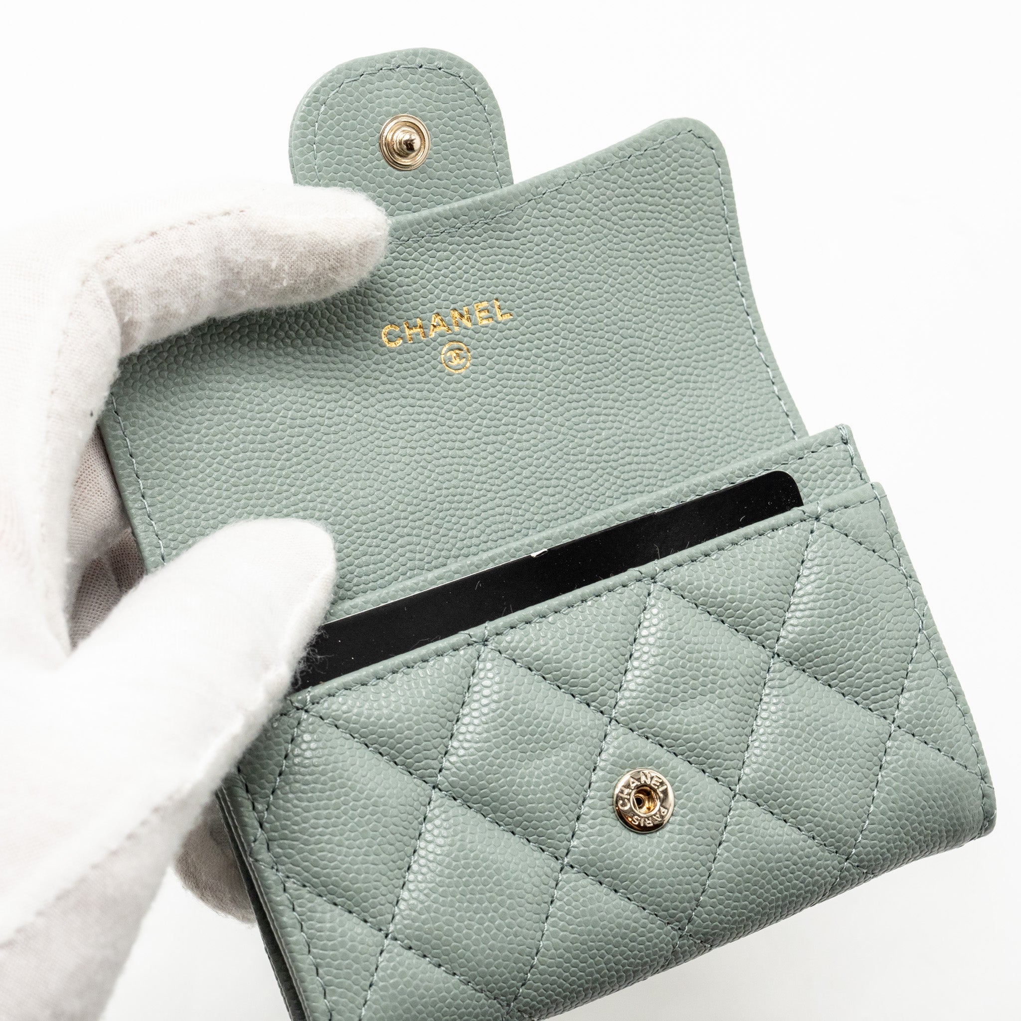 chanel-classic-flap-card-holder-caviar-light-green-lghwmicrochip