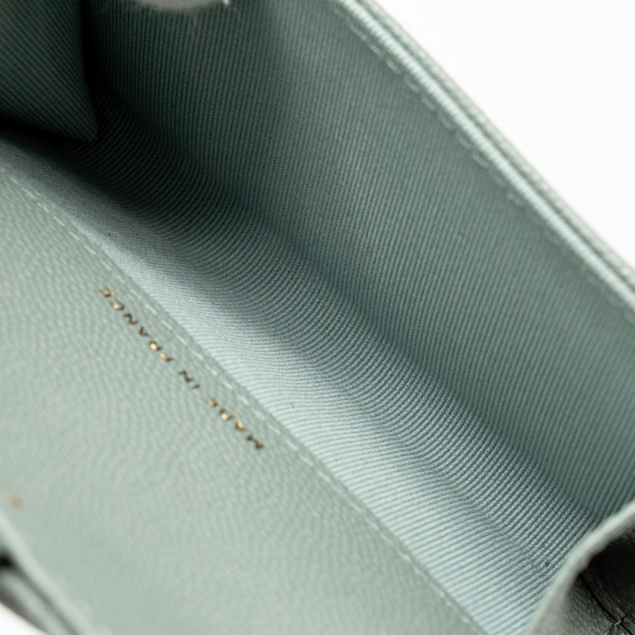 chanel-classic-flap-card-holder-caviar-light-green-lghwmicrochip