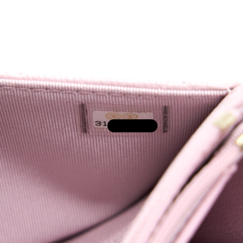 chanel-classic-wallet-on-chain-caviar-light-pink-lghw