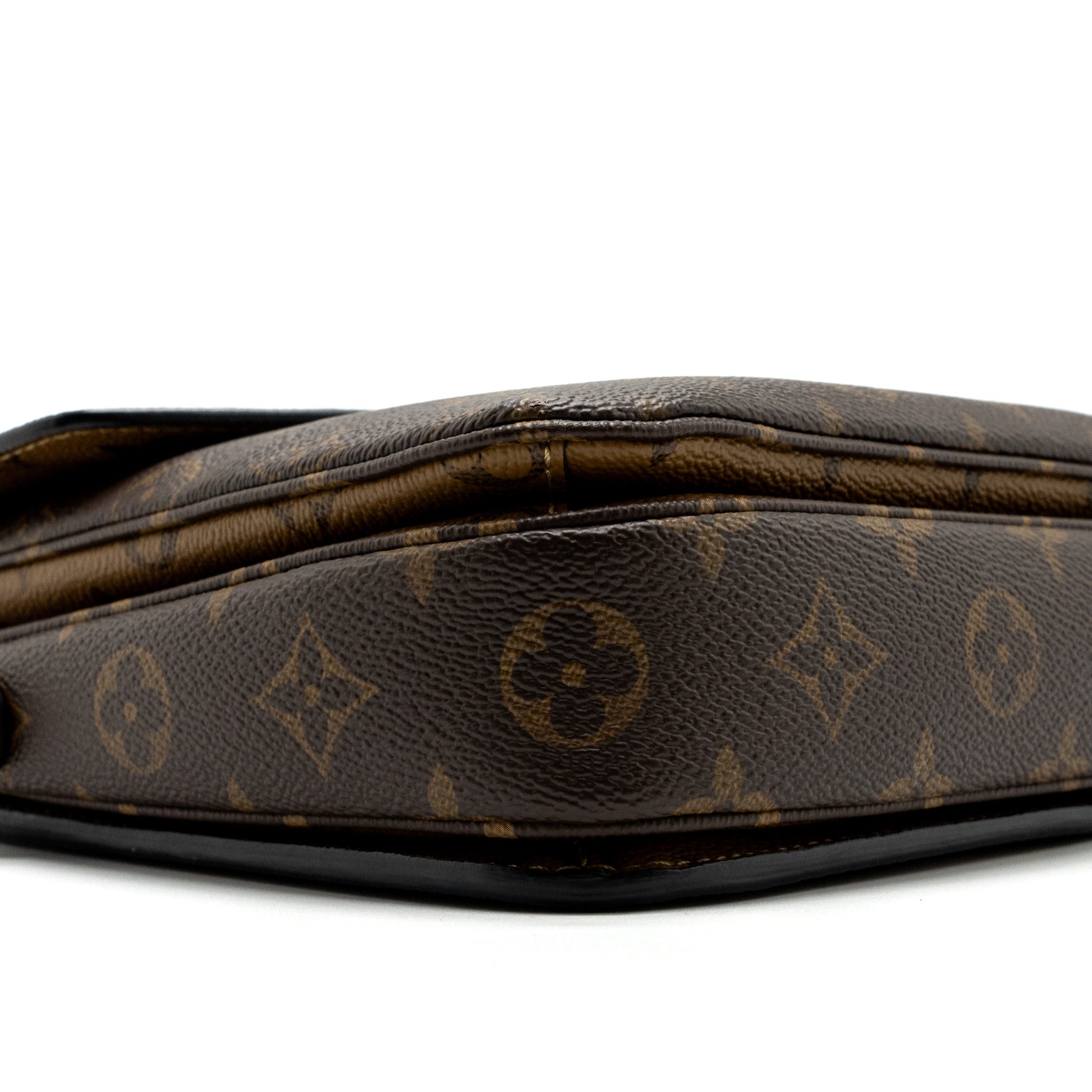 louis-vuitton-pochette-metis-reverse-monogram-canvas-ghw-1