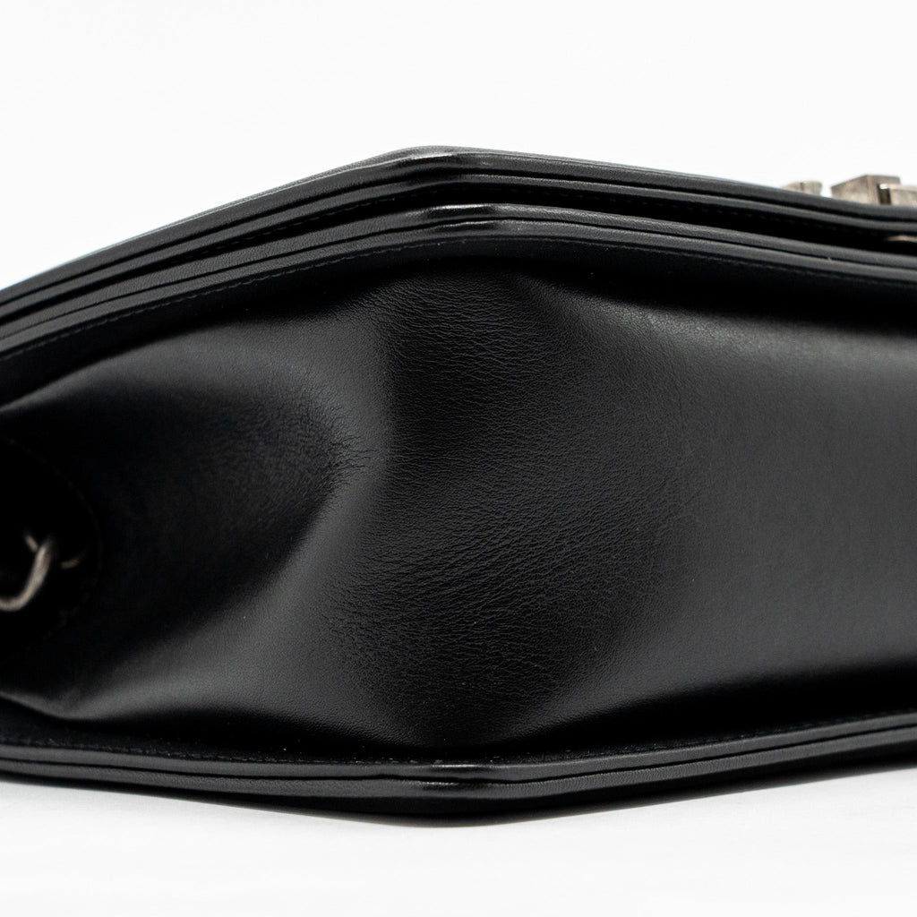 chanel-medium-boy-bag-woven-black-white-ruthenium-hardware