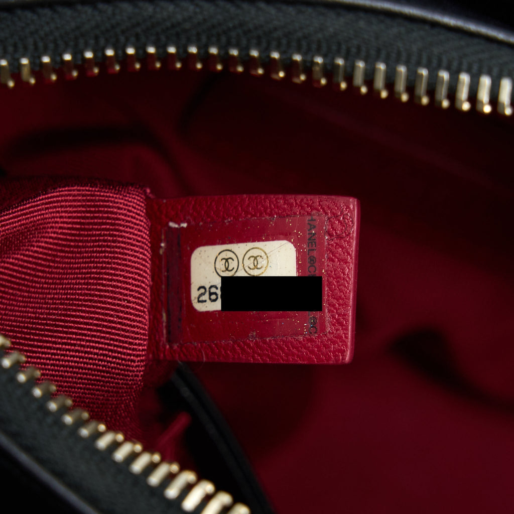 chanel-small-gabrielle-hobo-bag-calfskin-black-with-multicolour-hardware-1