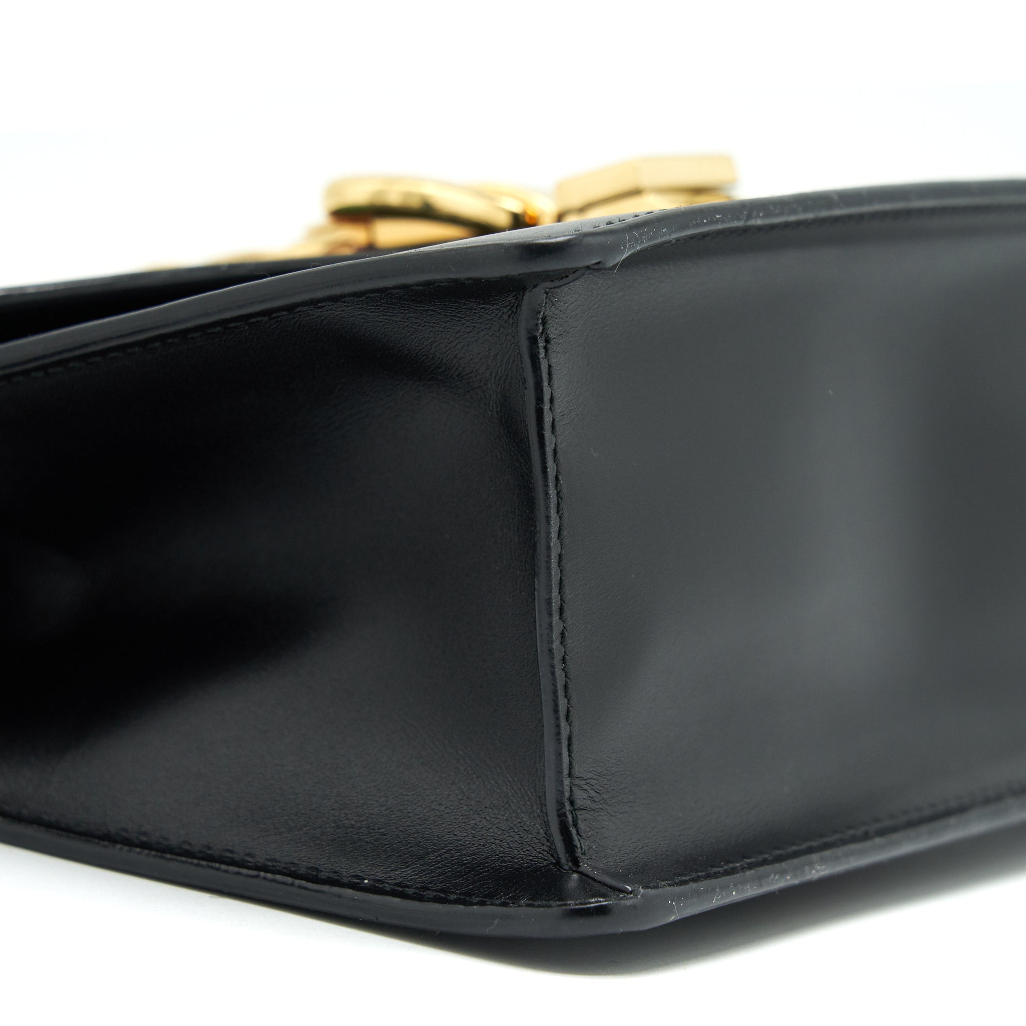 gucci-mini-sylvie-20cm-black