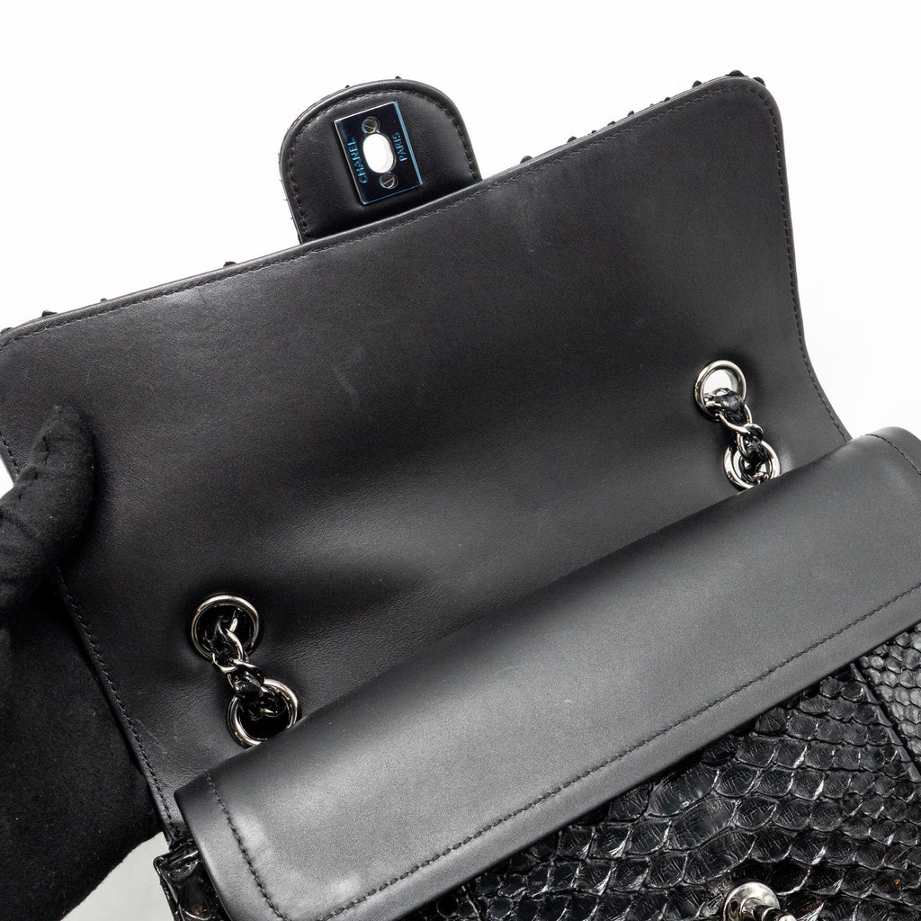 chanel-black-1