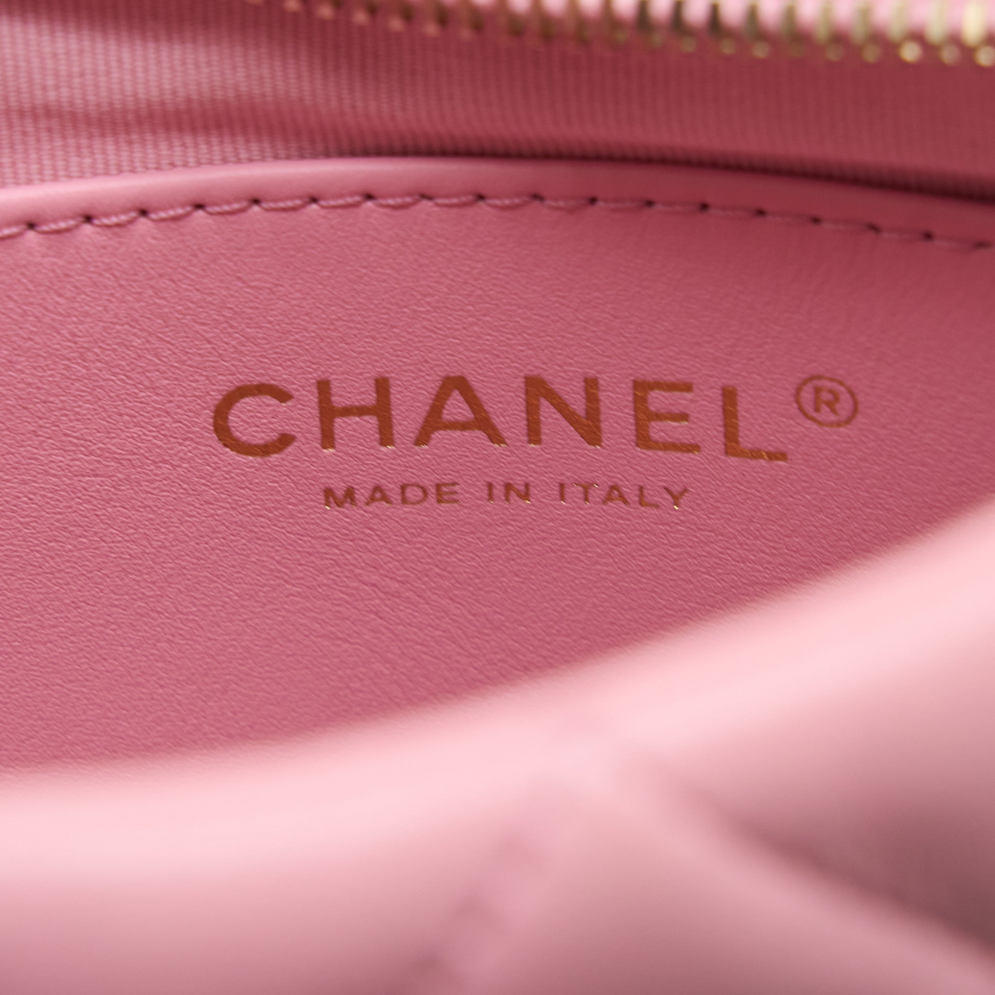 chanel-22k-hobo-bag-logo-chain-lambskin-pink-ghw-microchip