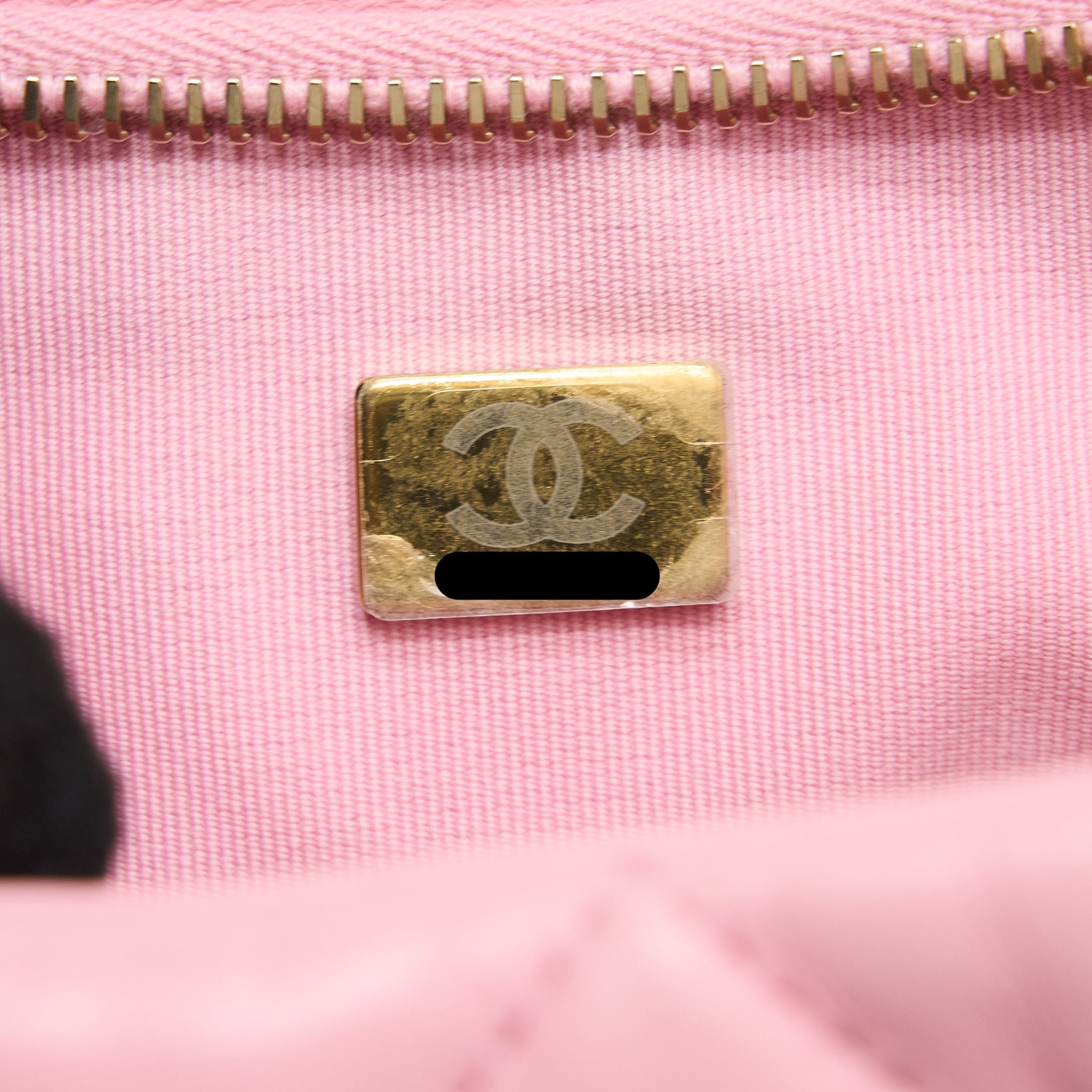 chanel-22k-hobo-bag-logo-chain-lambskin-pink-ghw-microchip