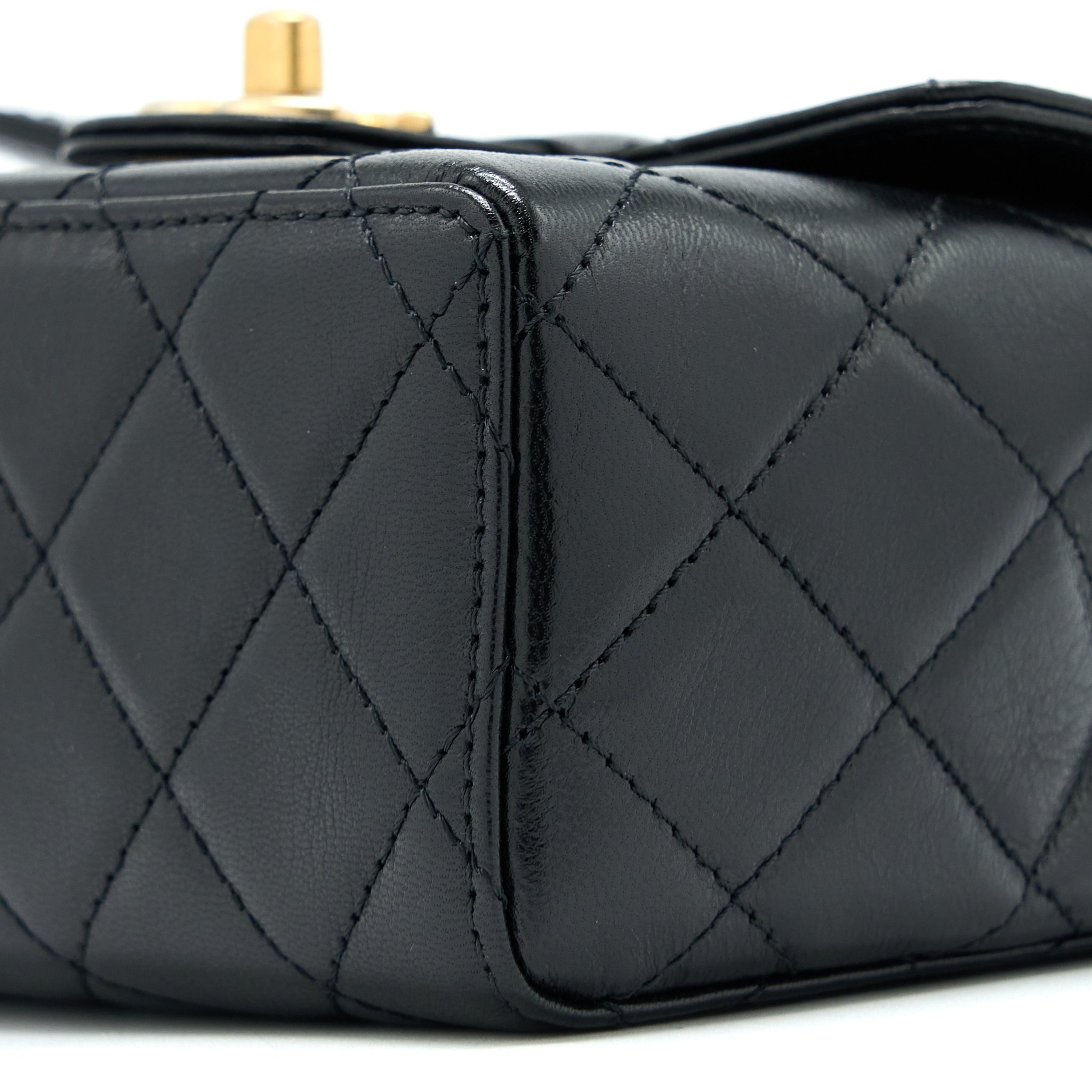 chanel-22k-retro-classic-new-square-mini-flap-bag-goatskin-black-ghw-microchip-1