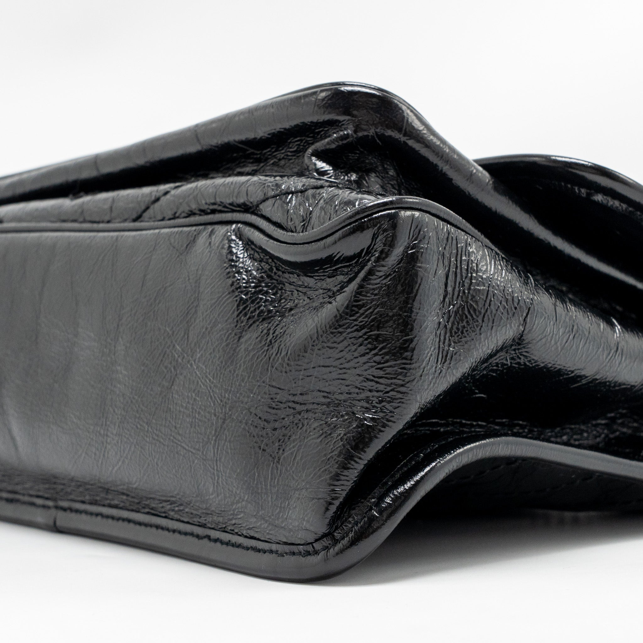 saint-laurent-ysl-medium-niki-calfskin-black-shw-3