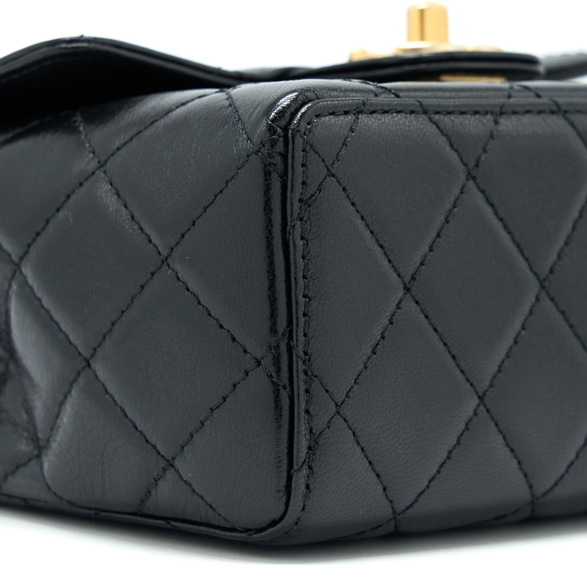 chanel-22k-retro-classic-new-square-mini-flap-bag-goatskin-black-ghw-microchip-1