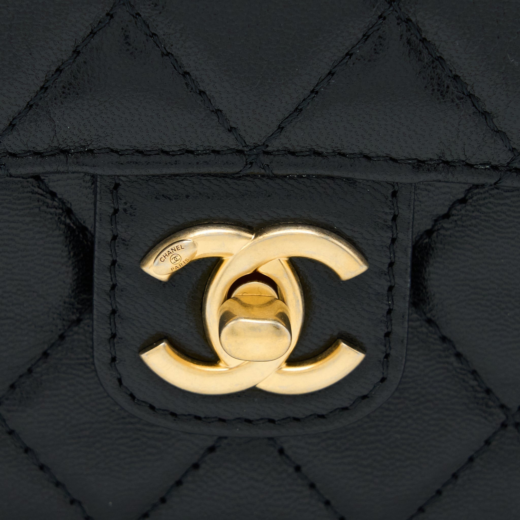 chanel-22k-retro-classic-new-square-mini-flap-bag-goatskin-black-ghw-microchip-1