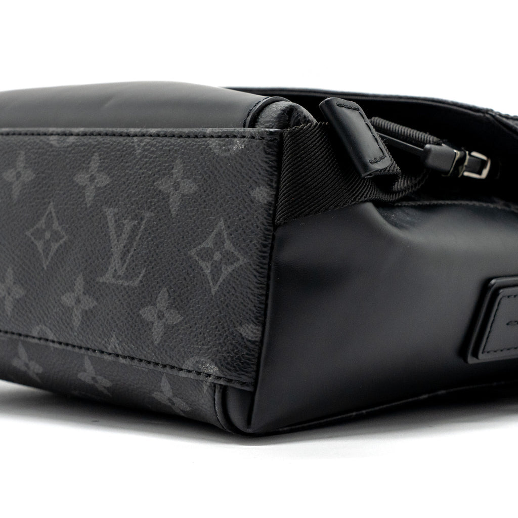 louis-vuitton-messenger-pm-voyoger-monogram-eclipse-canvas-shw