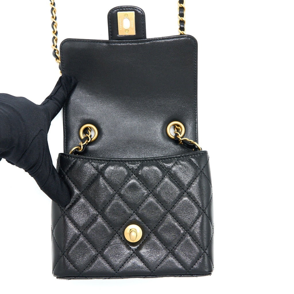 chanel-22k-retro-classic-new-square-mini-flap-bag-goatskin-black-ghw-microchip-1