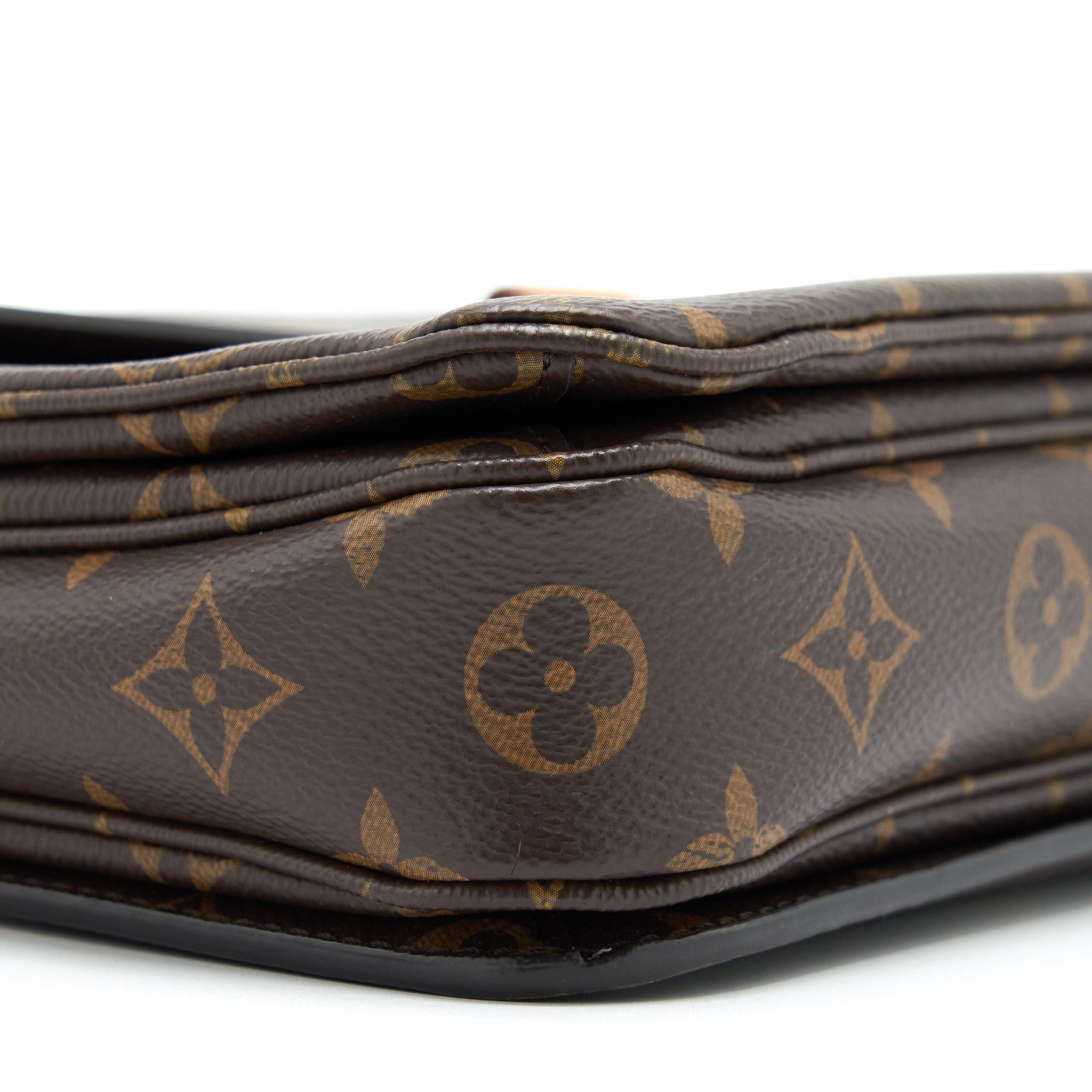 louis-vuitton-pochette-metis-monogram-canvas-ghw-1