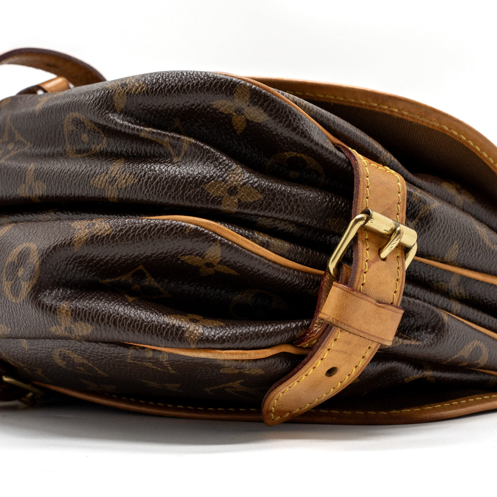 louis-vuitton-vintage-saumur-bag-monogram-canvas-ghw