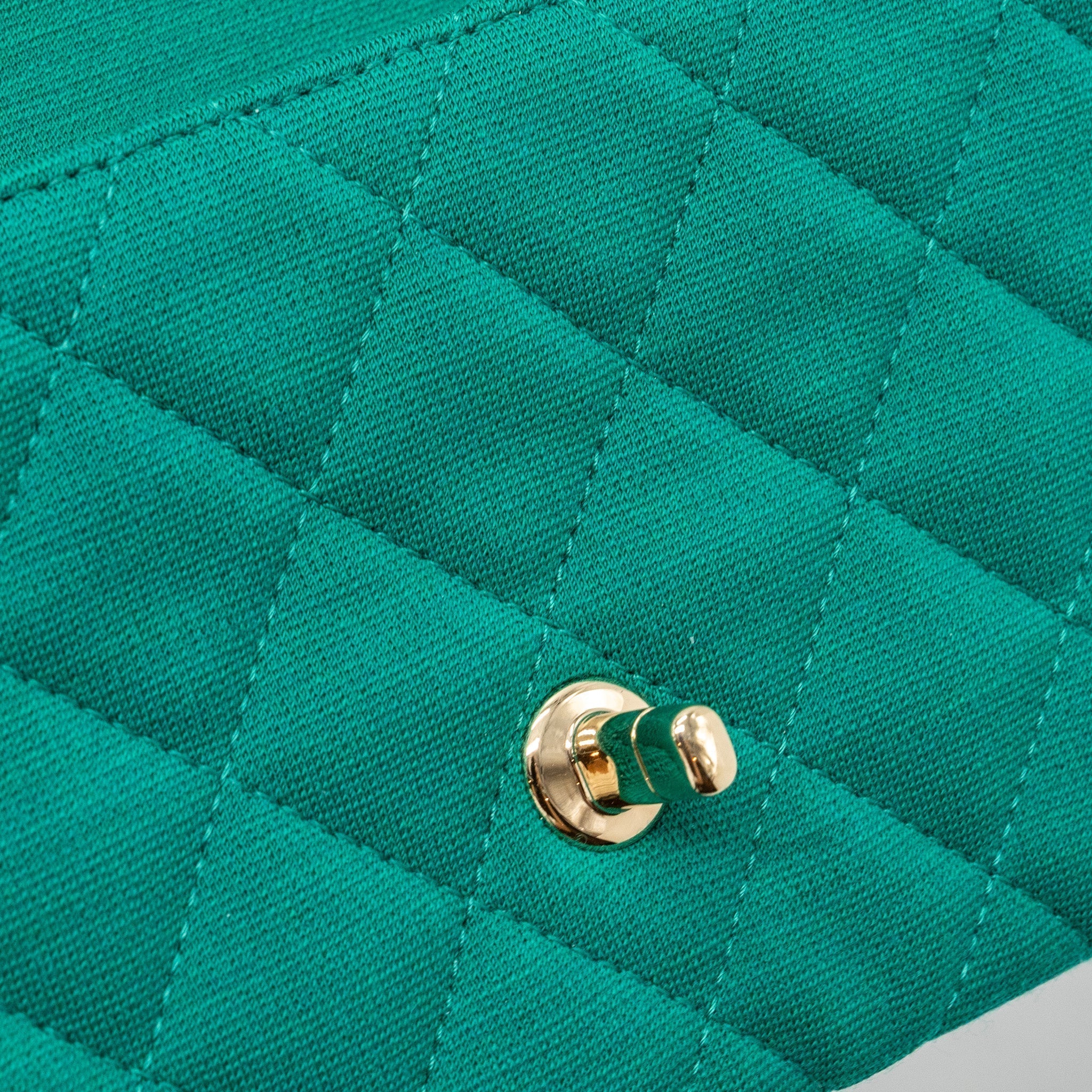 chanel-23a-classic-flap-clutch-fabric-green-lghwmicrochip