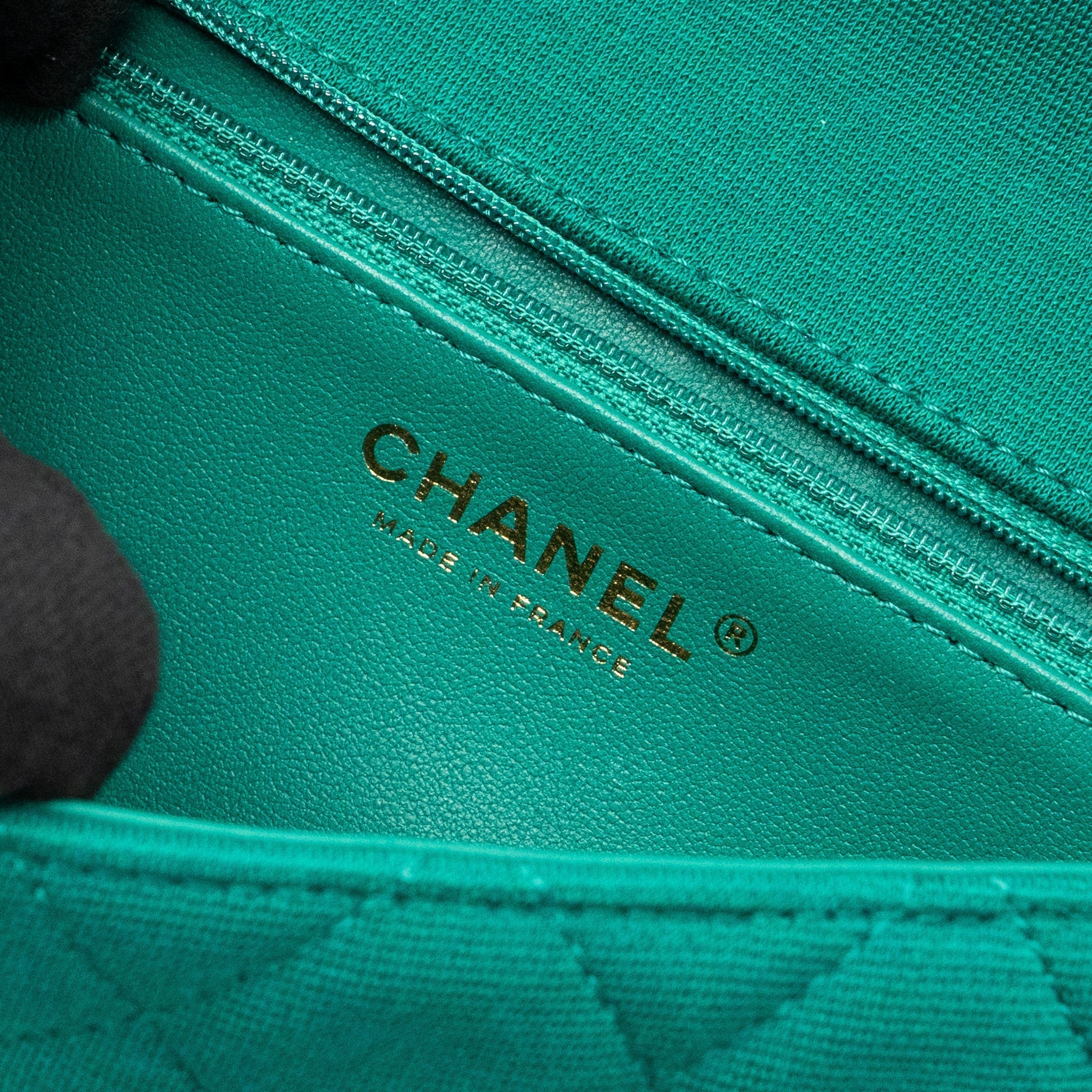 chanel-23a-classic-flap-clutch-fabric-green-lghwmicrochip