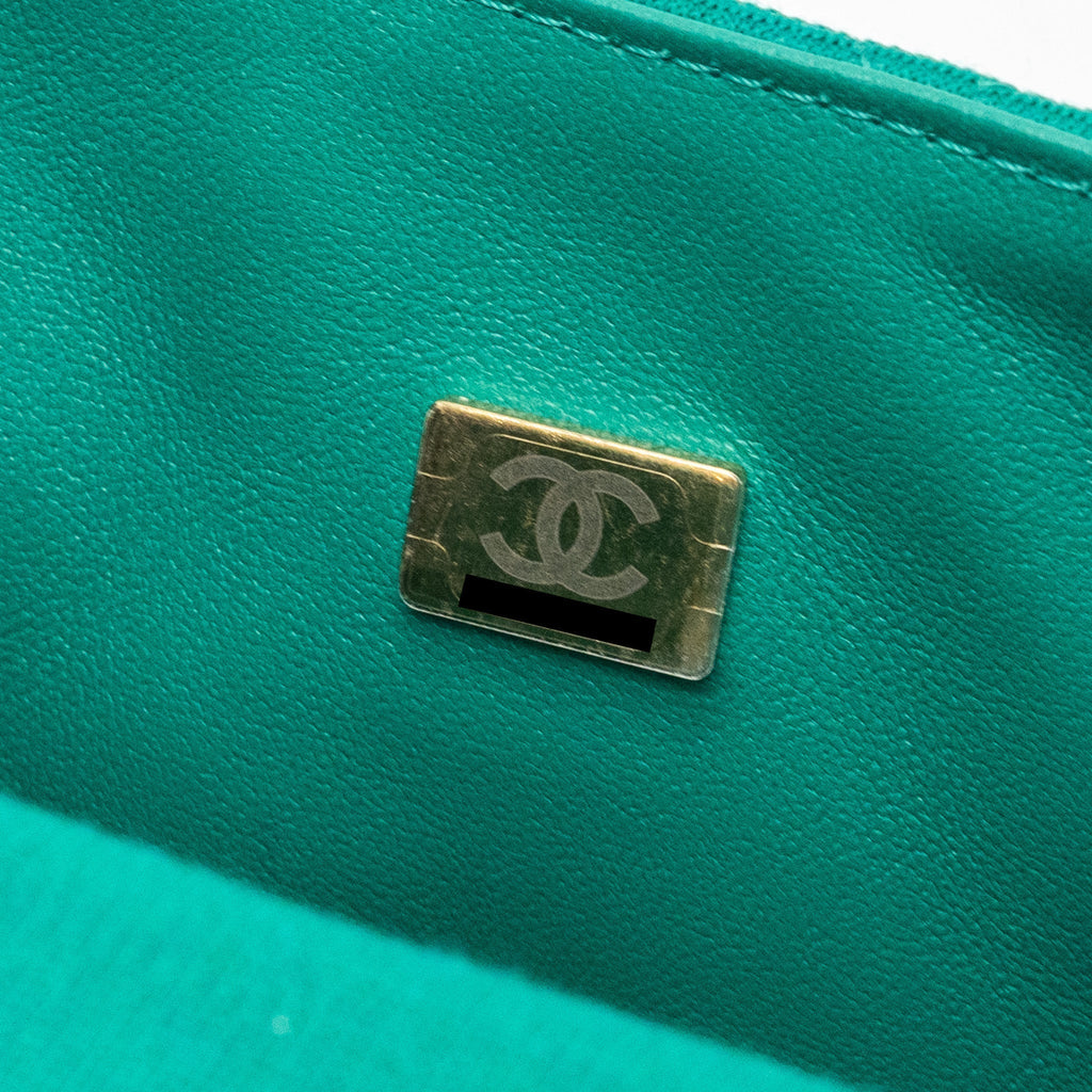 chanel-23a-classic-flap-clutch-fabric-green-lghwmicrochip