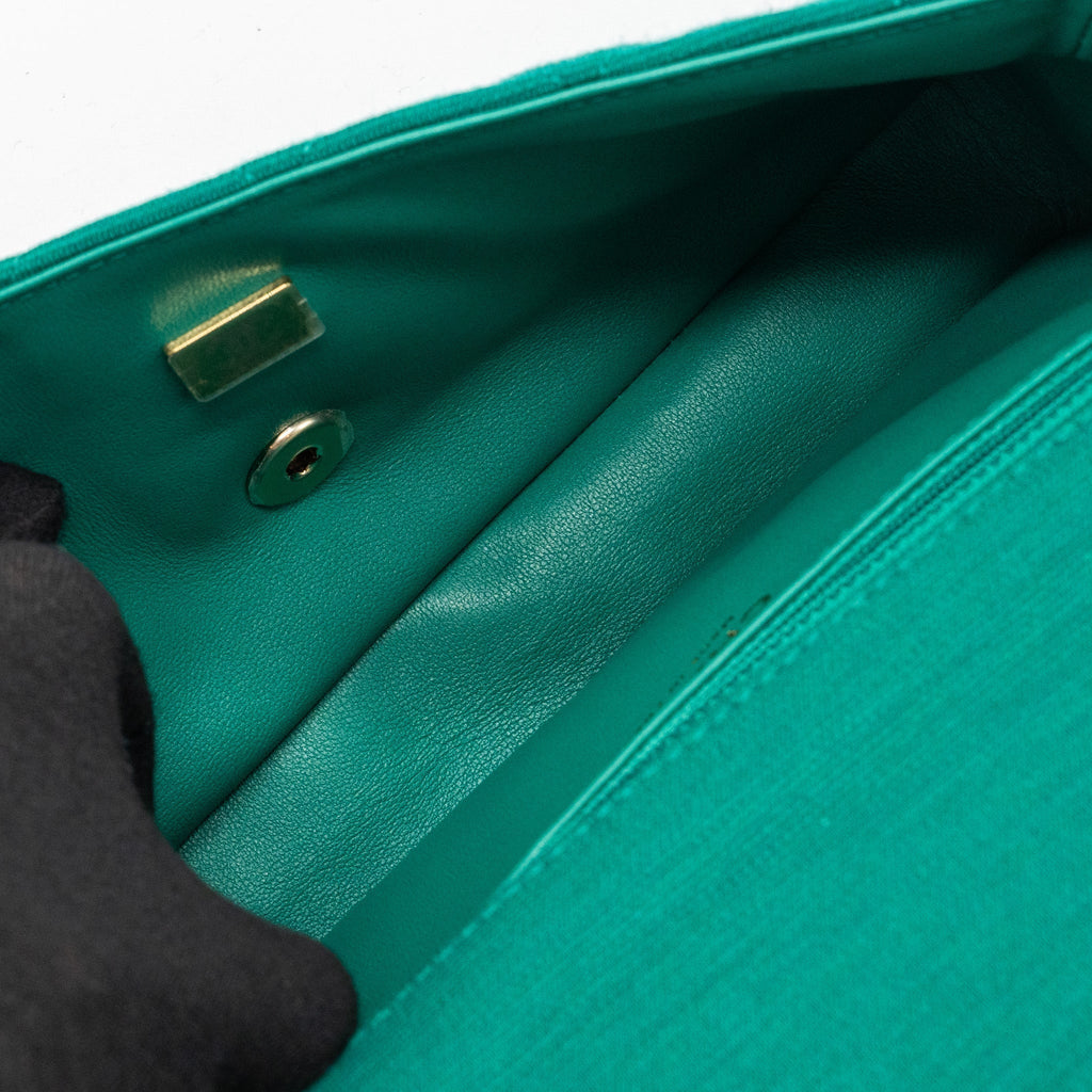 chanel-23a-classic-flap-clutch-fabric-green-lghwmicrochip