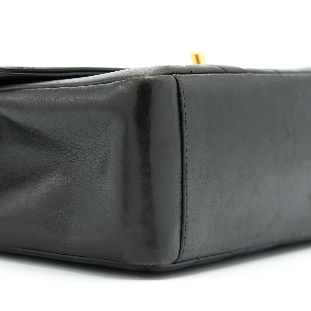 chanel-vintage-medium-diana-flap-bag-lambskin-black-ghw
