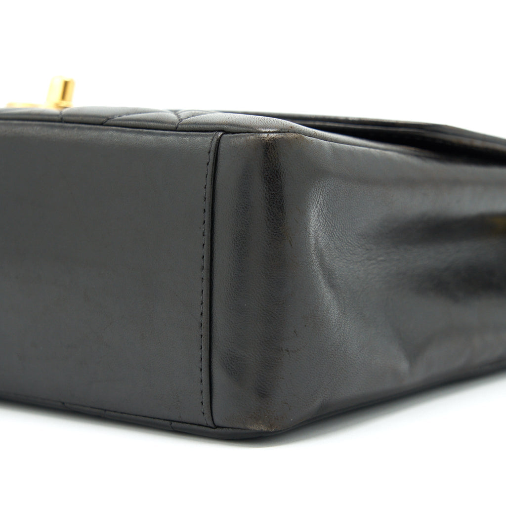 chanel-vintage-medium-diana-flap-bag-lambskin-black-ghw