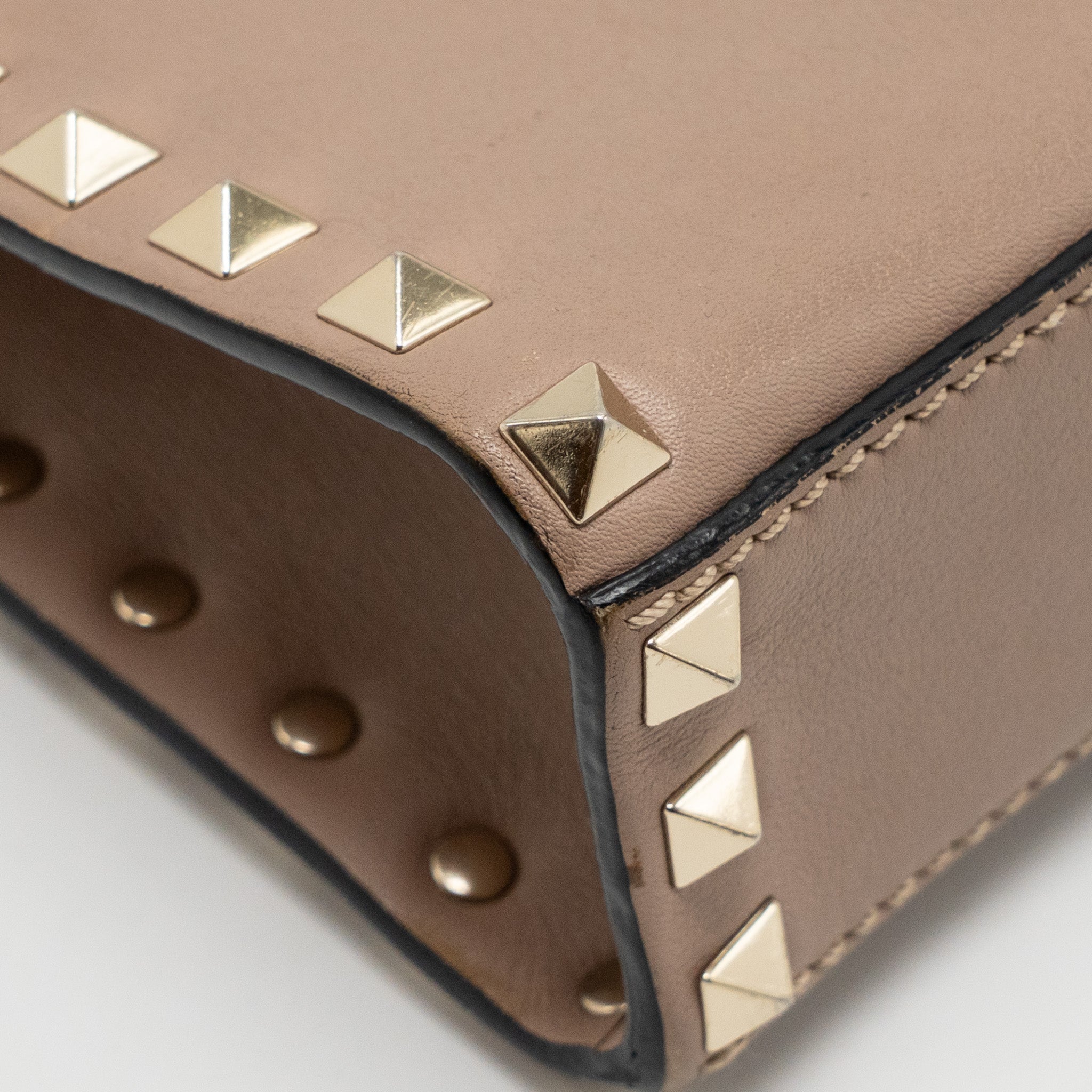 valentino-small-rockstud-crossbody-bag-calfskin-beige-lghw