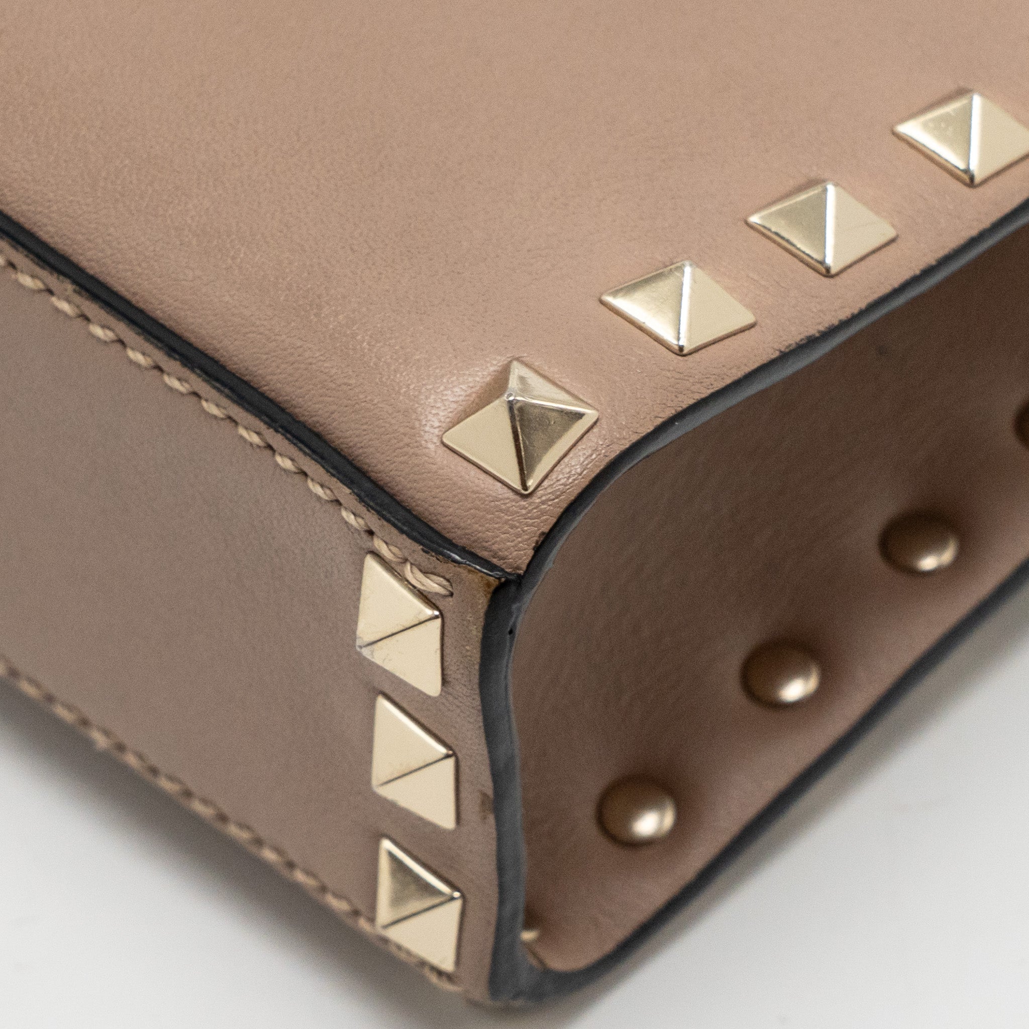 valentino-small-rockstud-crossbody-bag-calfskin-beige-lghw
