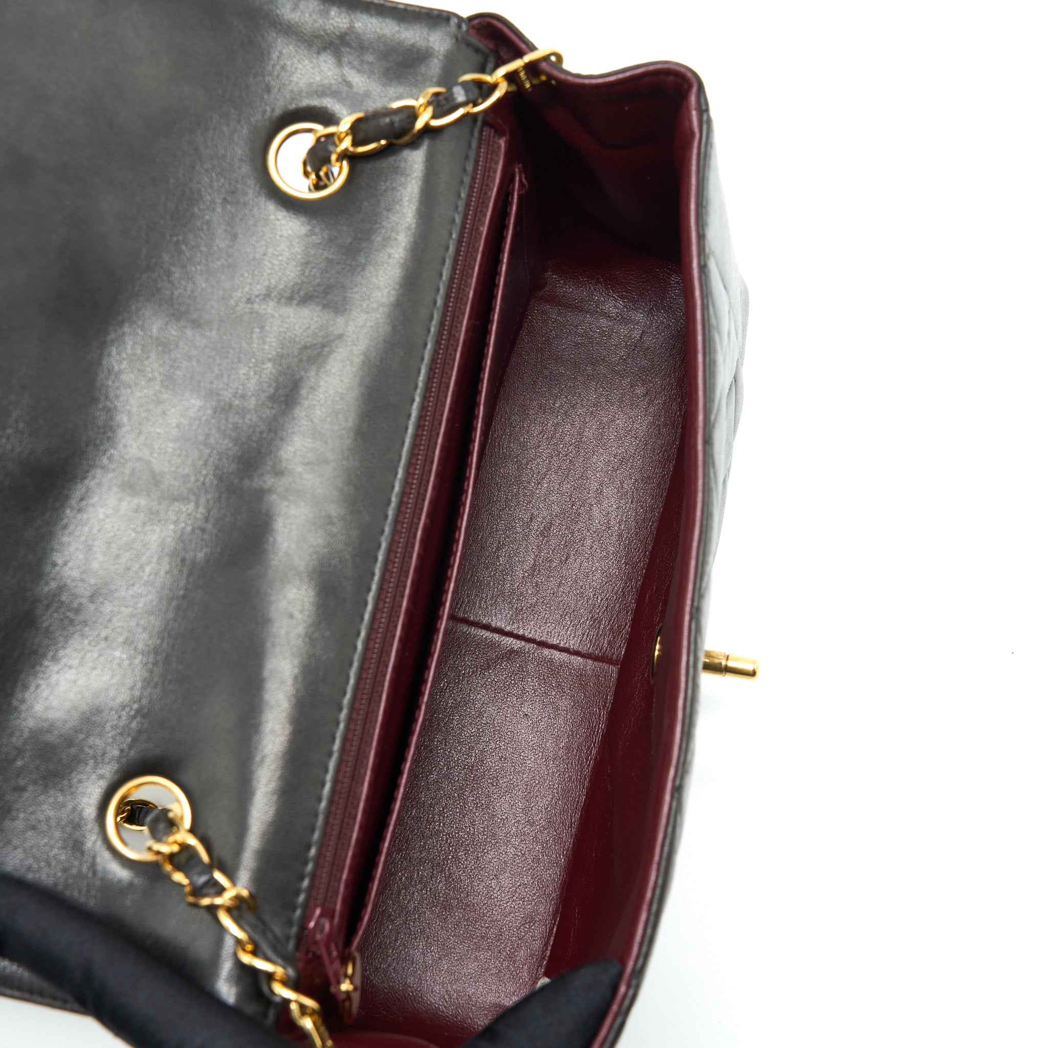 chanel-vintage-medium-diana-flap-bag-lambskin-black-ghw
