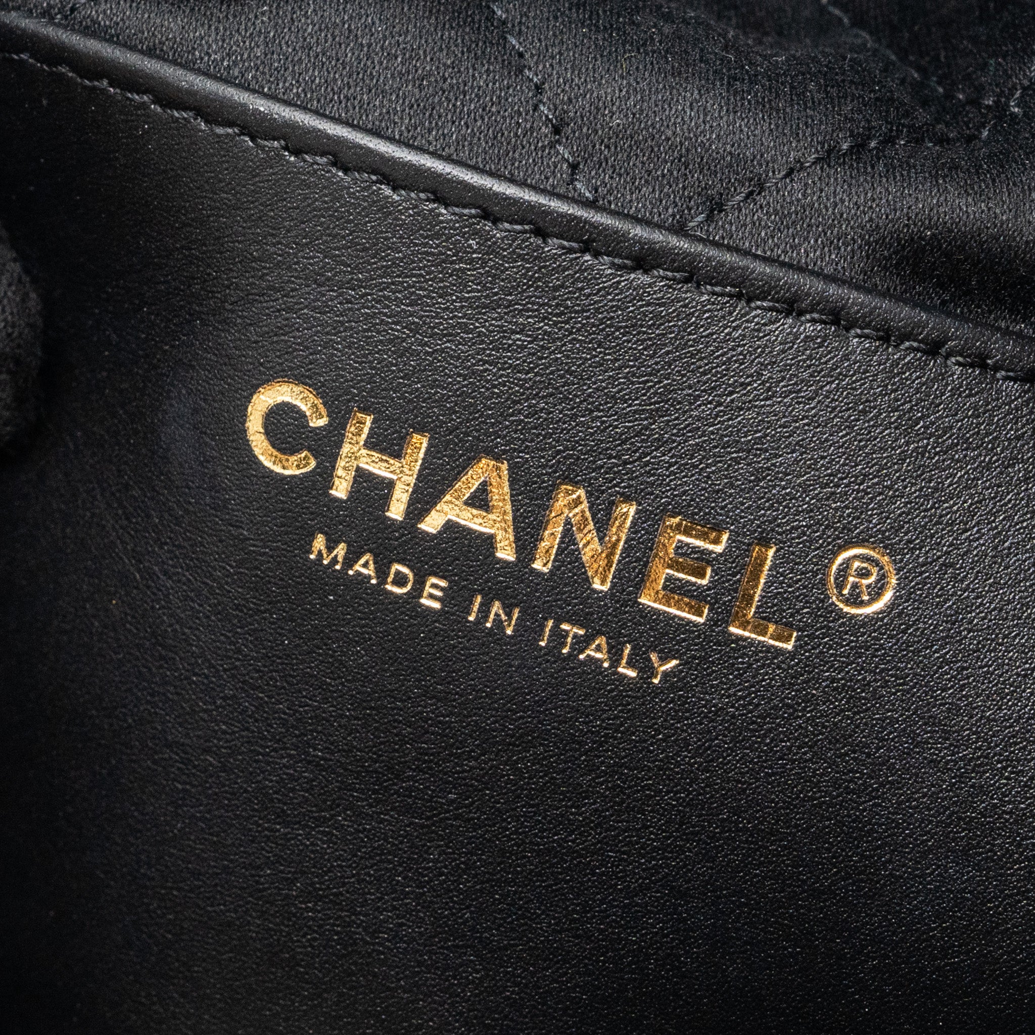 chanel-mini-22-bag-shiny-calfskin-black-ghwmicrochip