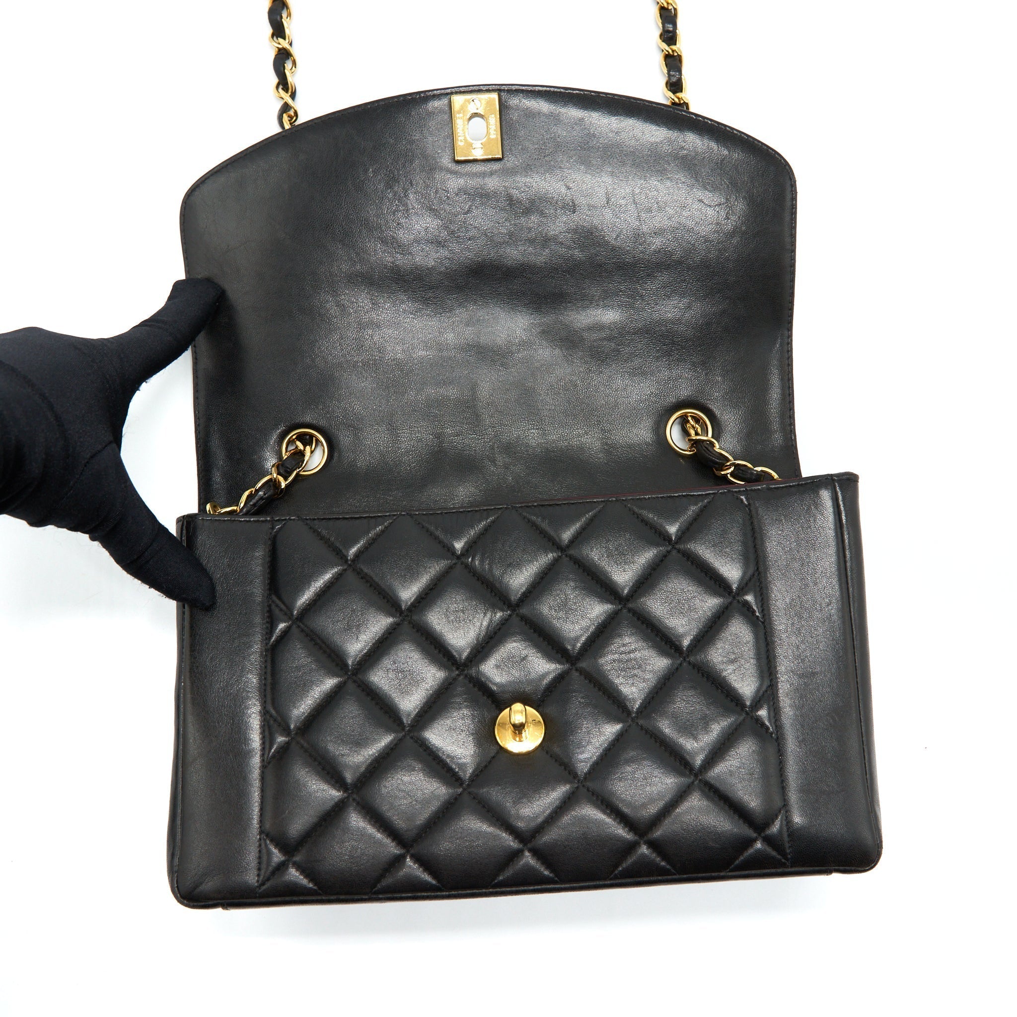 chanel-vintage-medium-diana-flap-bag-lambskin-black-ghw