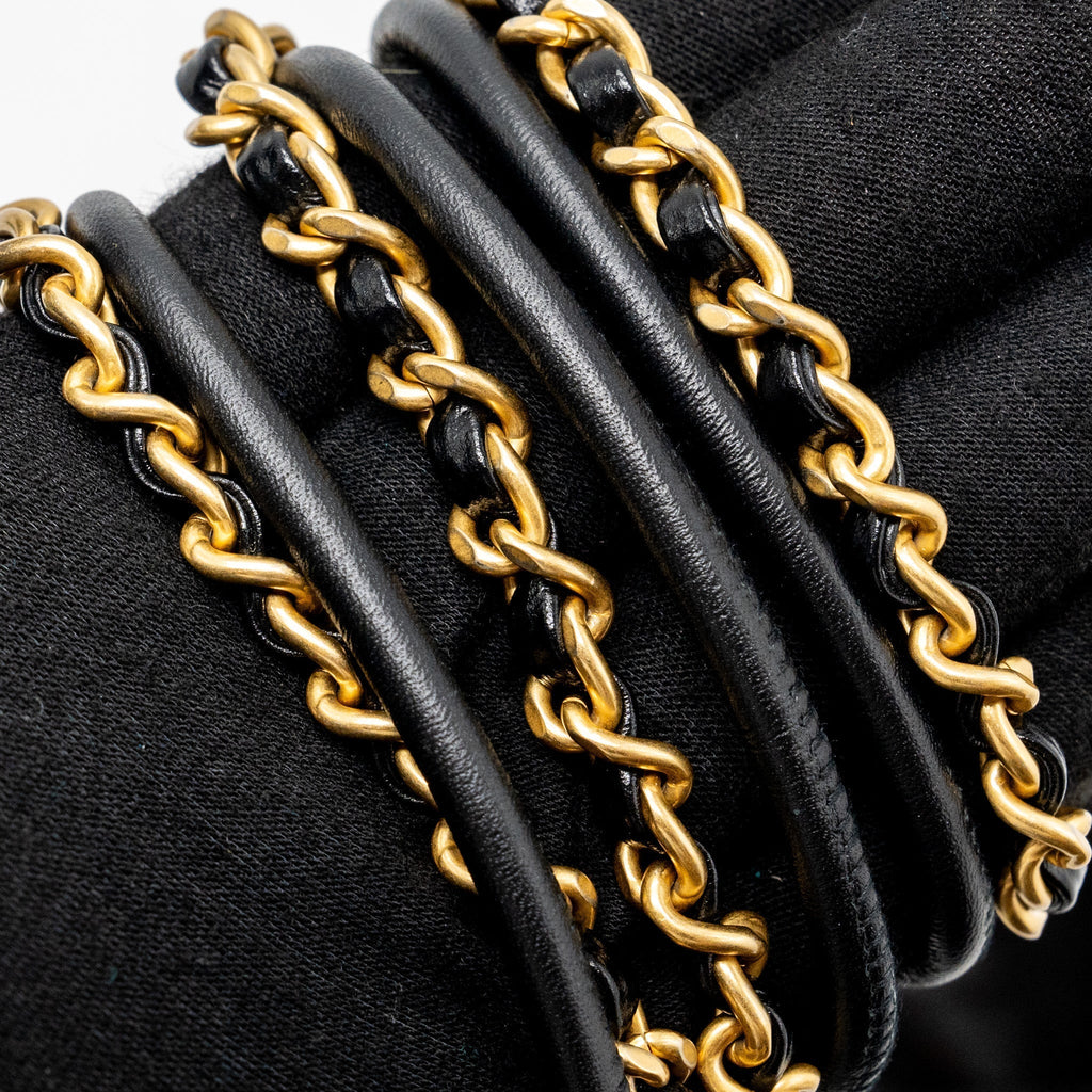chanel-mini-22-bag-shiny-calfskin-black-ghwmicrochip