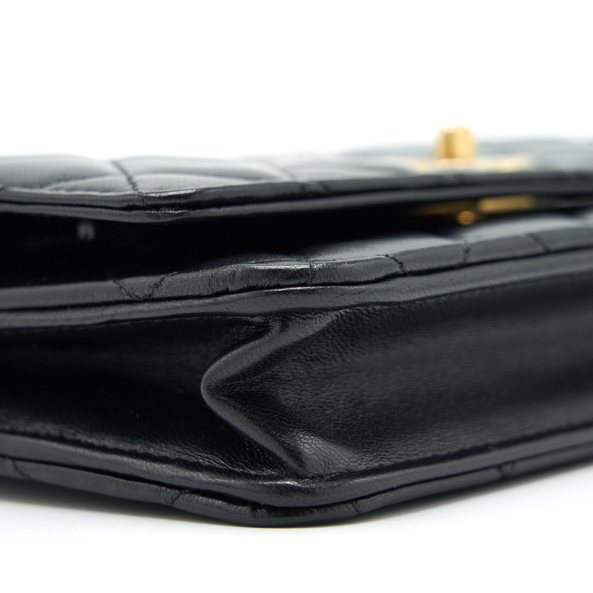 chanel-pearl-crush-wallet-on-chain-lambskin-black-ghw-microchip-1