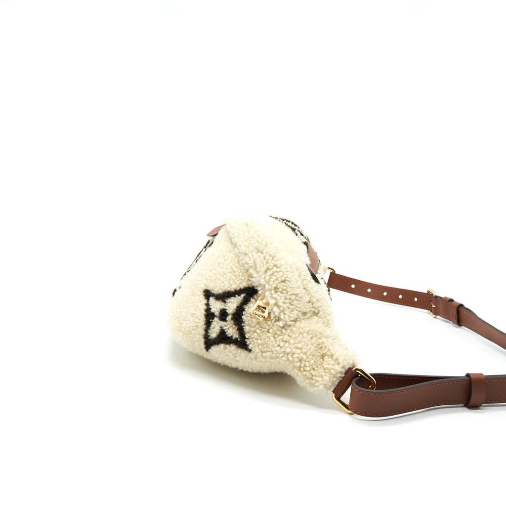 louis-vuitton-bumbag-monogram-teddy-fleece-beige-brown