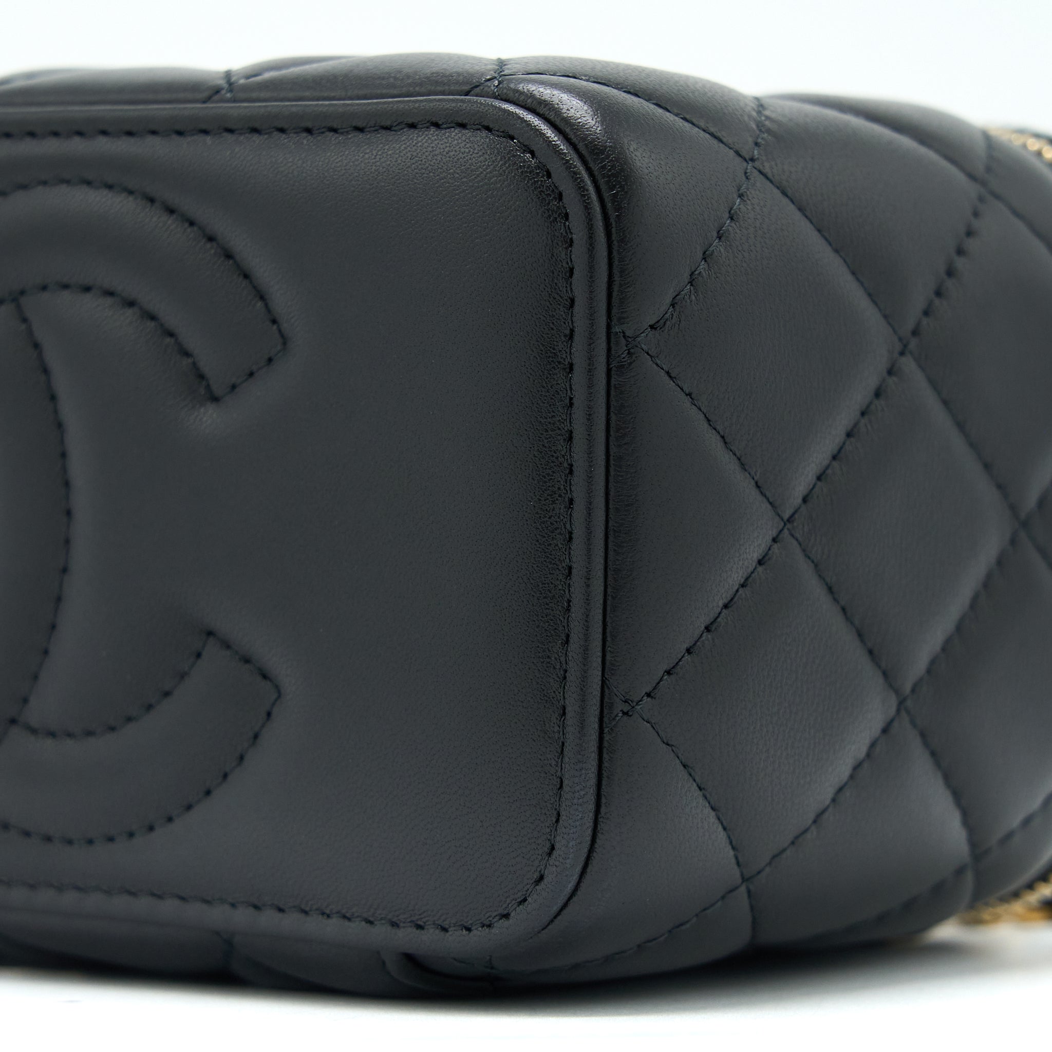 chanel-22b-pearl-crush-long-vanity-with-chain-lambskin-black-ghw-1