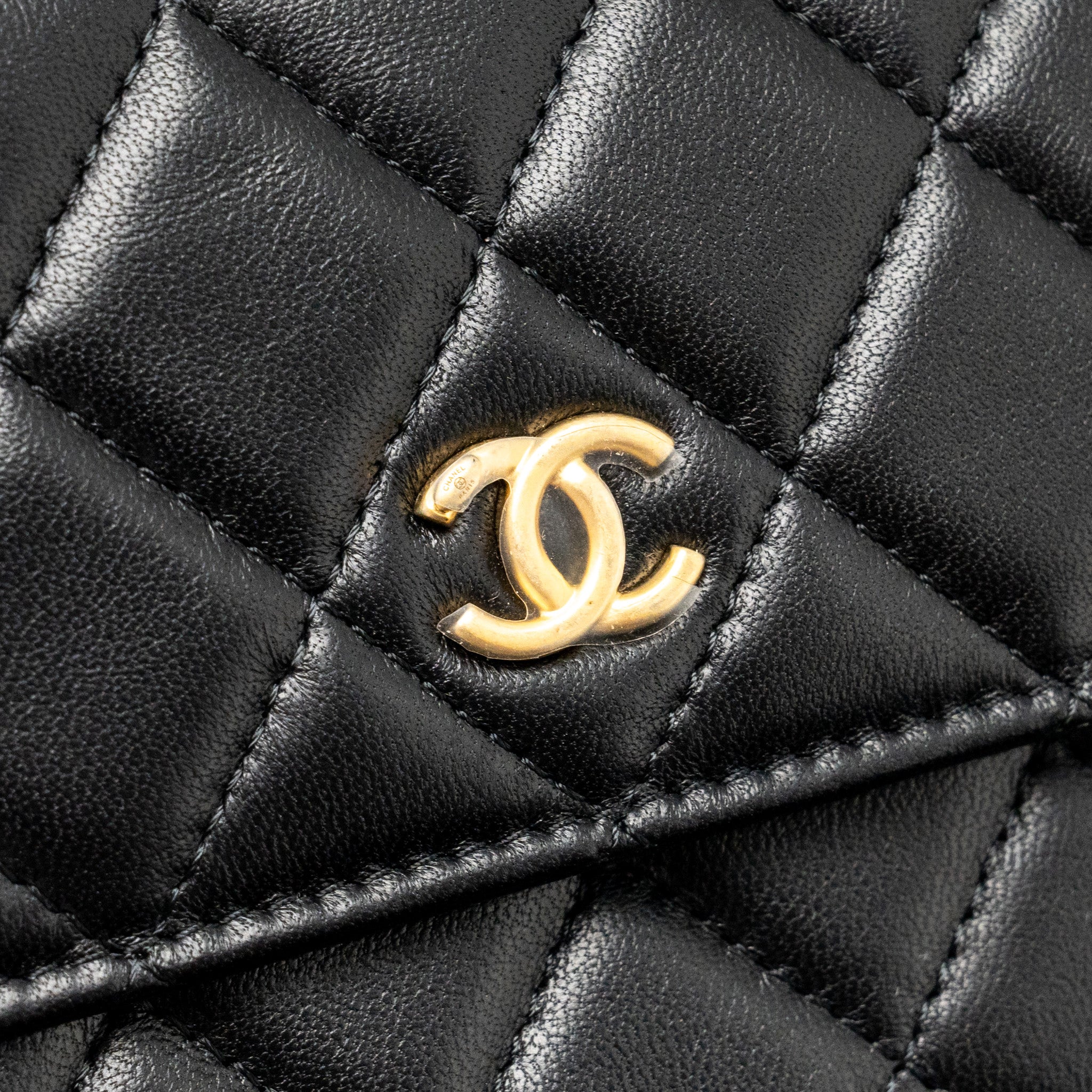 chanel-pearl-crush-mini-flap-wallet-with-chain-lambskin-black-ghw-microchip-copy-1