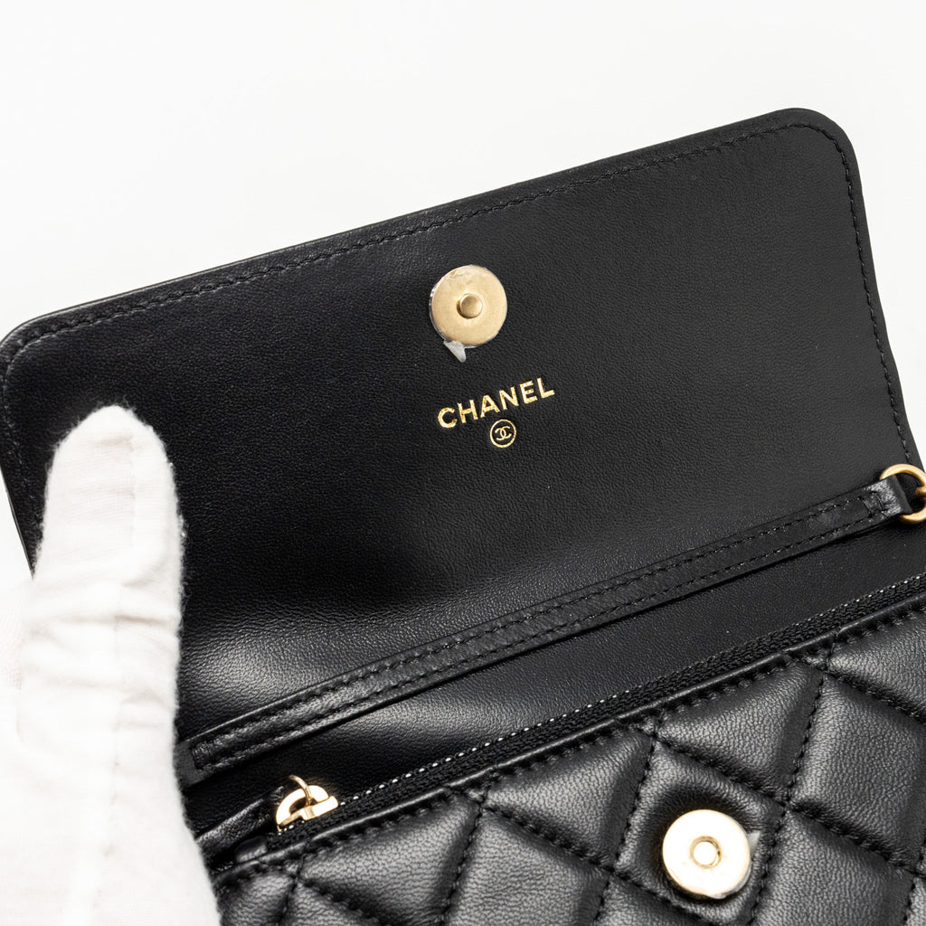 chanel-pearl-crush-mini-flap-wallet-with-chain-lambskin-black-ghw-microchip-copy-1