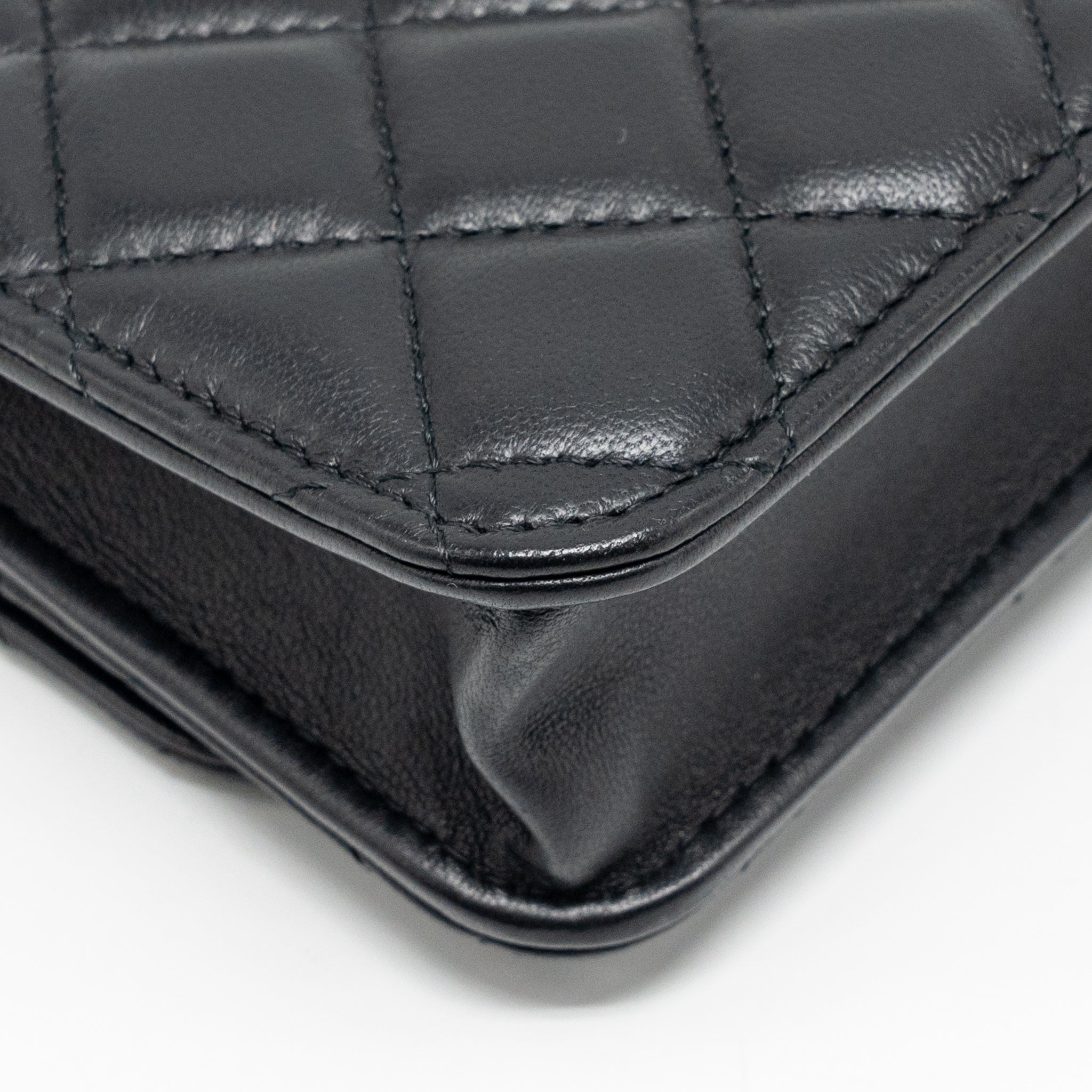 chanel-pearl-crush-mini-wallet-on-chain-lambskin-black-ghwmicrochip