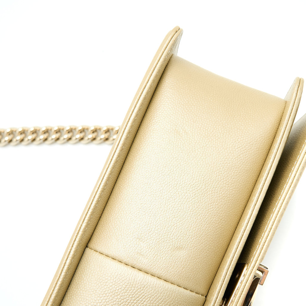 chanel-medium-boy-caviar-gold-lghw