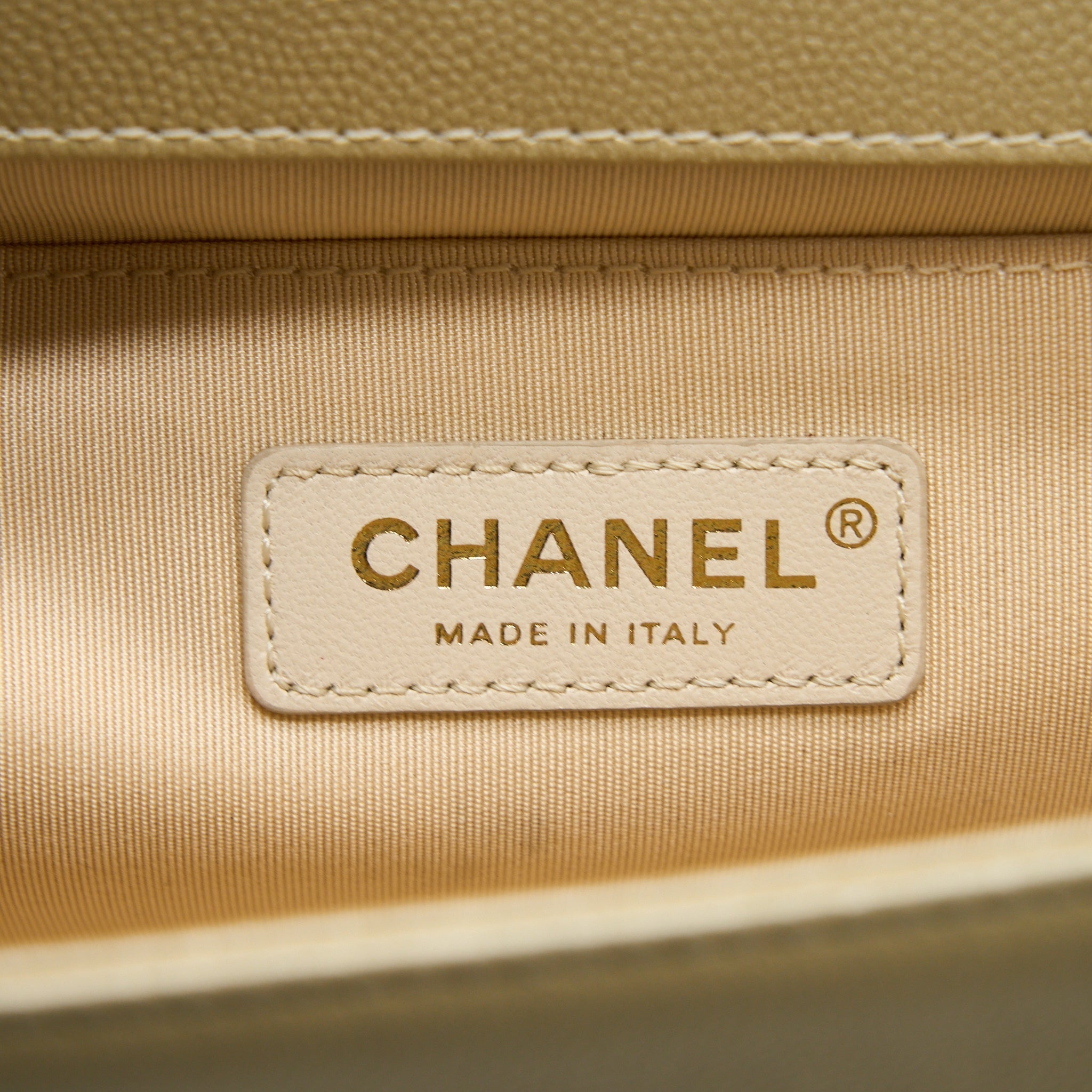 chanel-medium-boy-caviar-gold-lghw