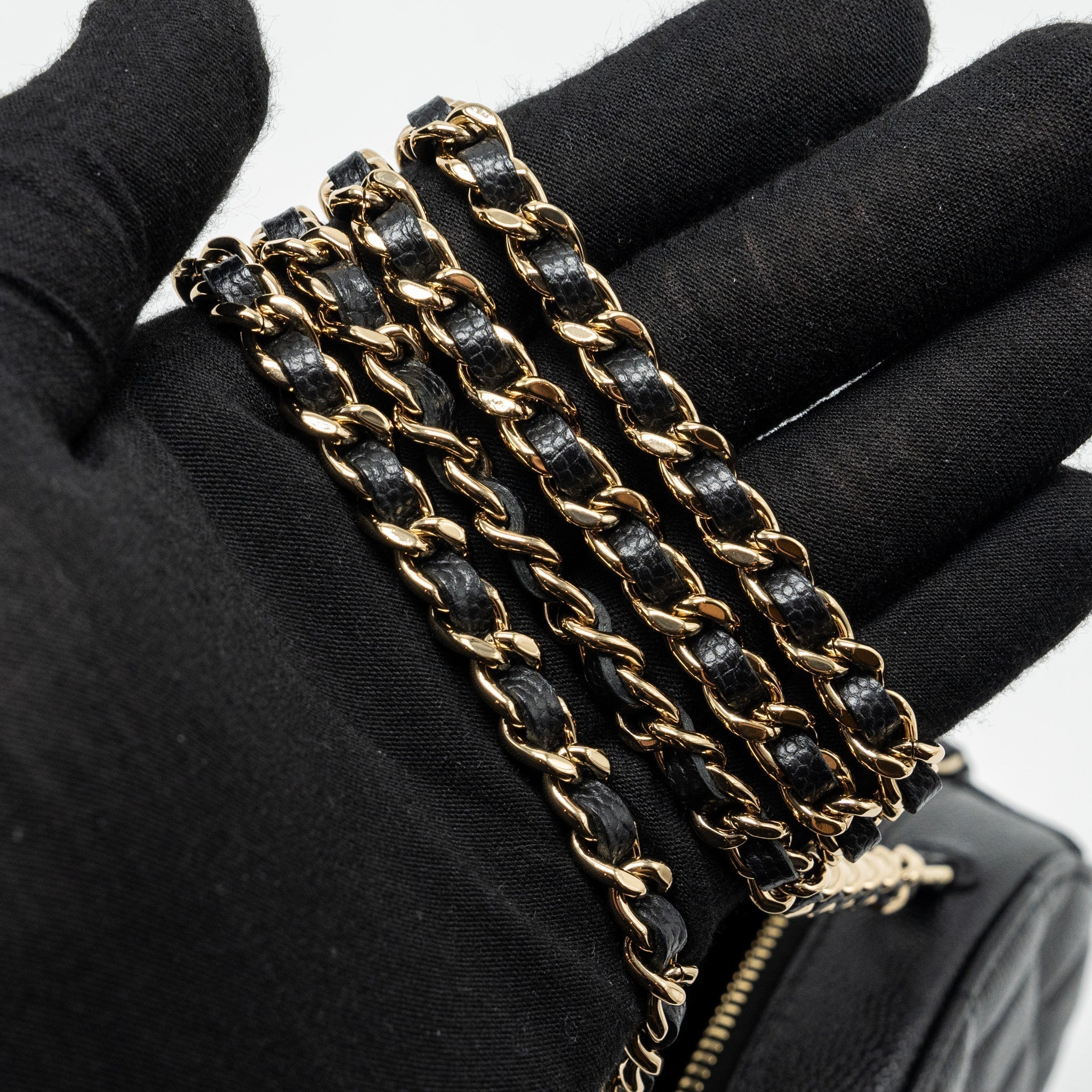 chanel-round-clutch-with-chain-caviar-black-lghw