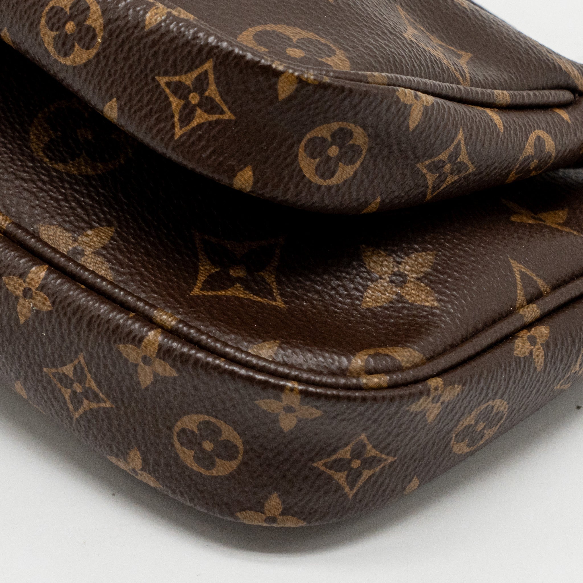 louis-vuitton-multi-pochette-accessories-khaki-strap-monogram-canvas-ghw-1