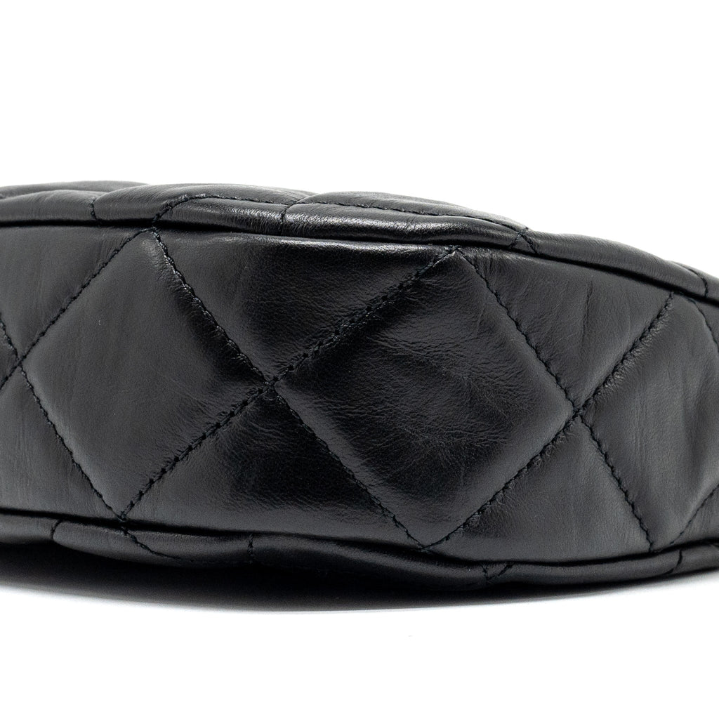chanel-23k-19-hobo-bag-calfskin-black-ghwmicrochip