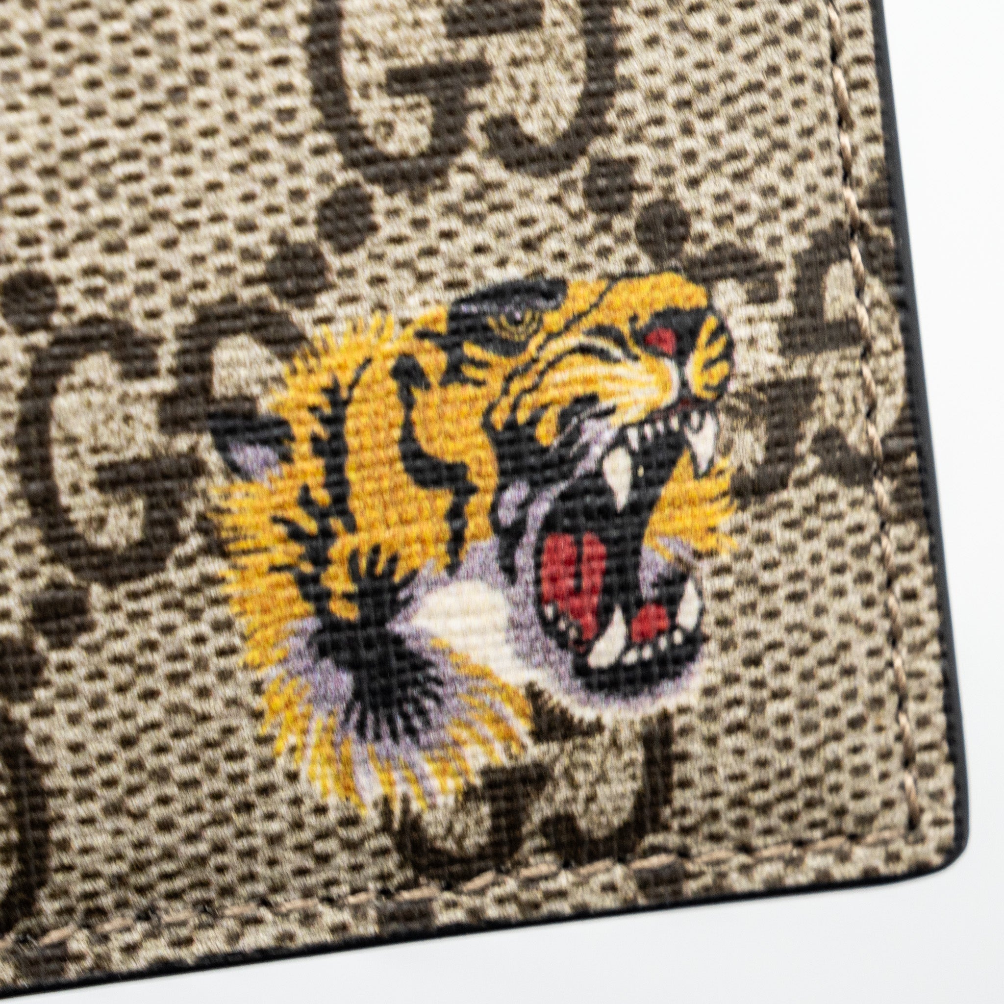 gucci-tiger-print-gg-supreme-card-holder