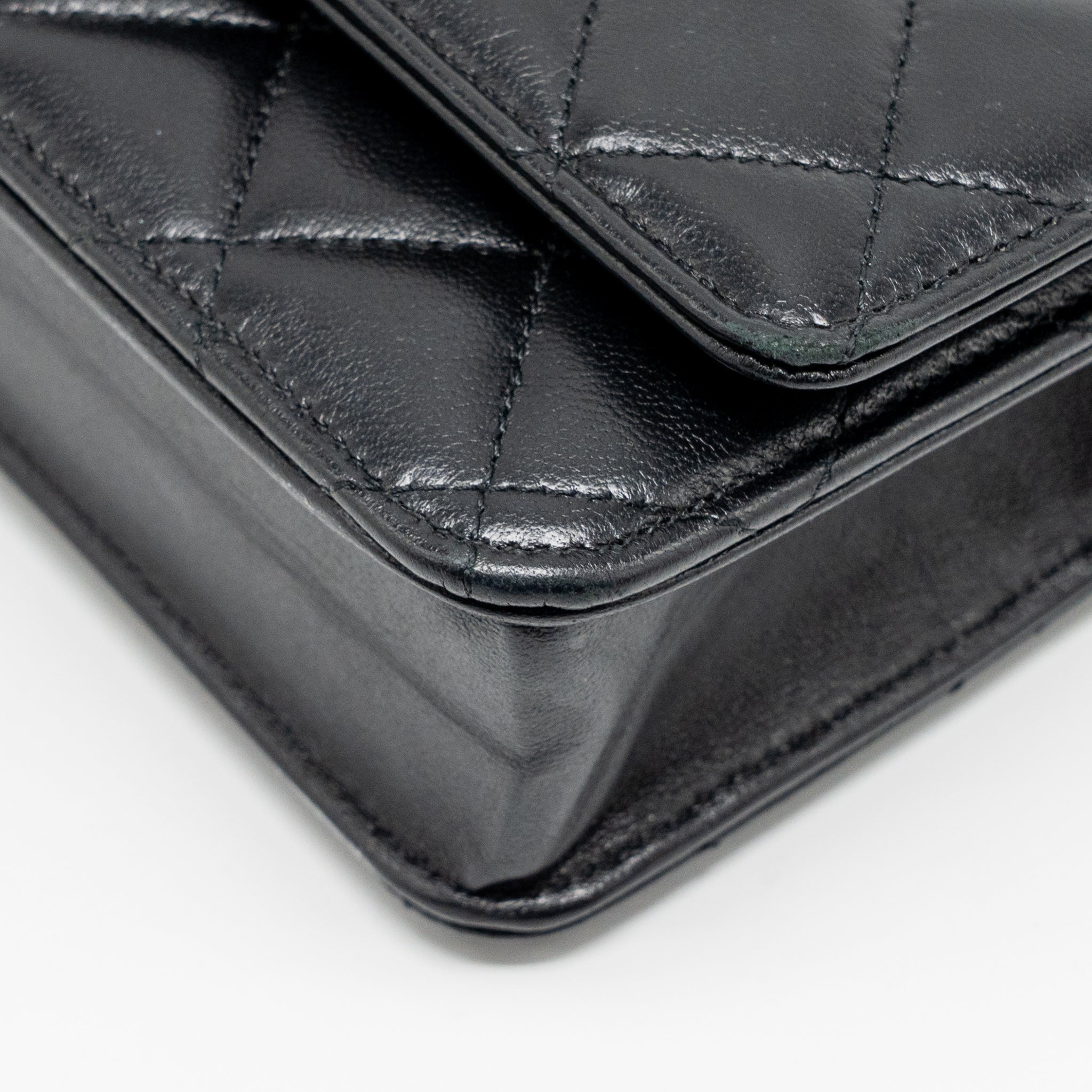 chanel-coco-charm-wallet-on-chain-lambskin-black-lghw-1