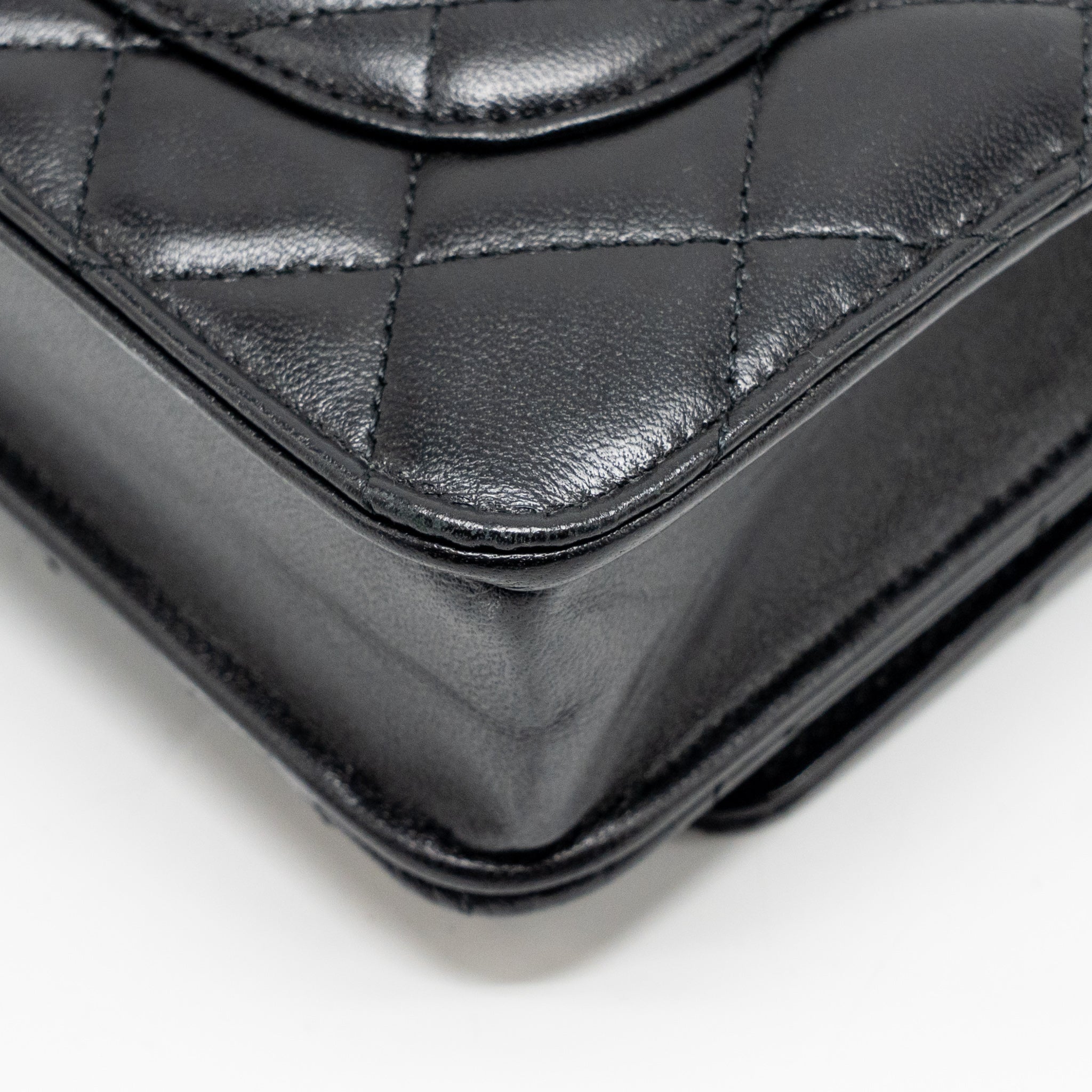 chanel-coco-charm-wallet-on-chain-lambskin-black-lghw-1