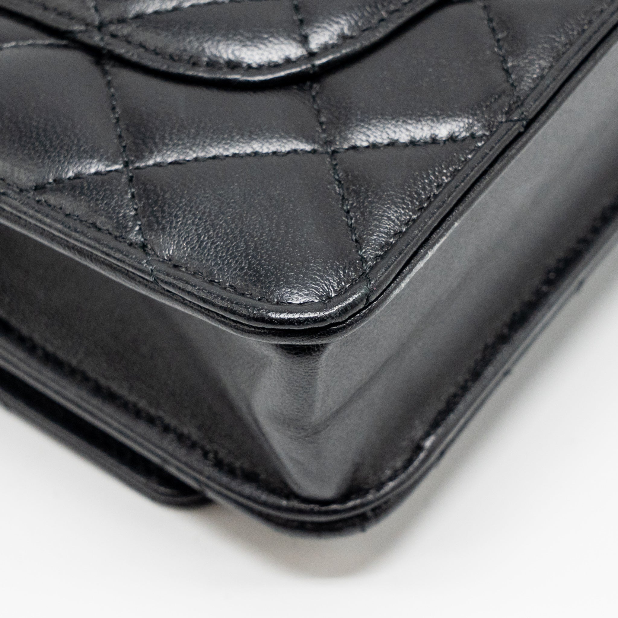 chanel-coco-charm-wallet-on-chain-lambskin-black-lghw-1